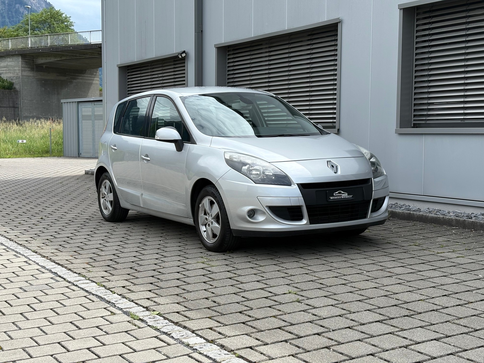 RENAULT Scénic 1.4 16V Turbo Privilège-image-4