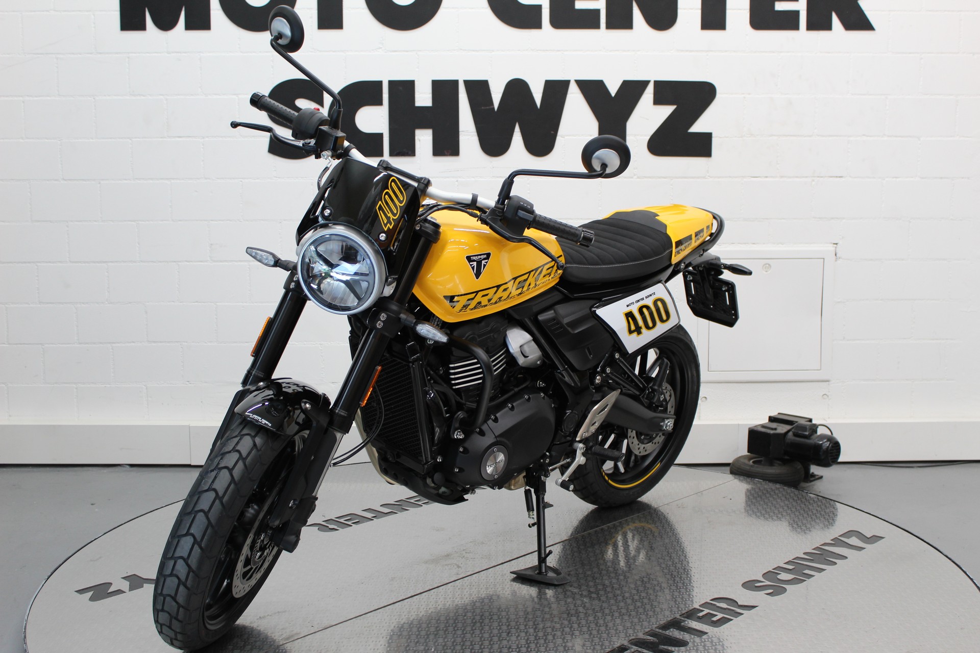 TRIUMPH Tracker 400-image-2