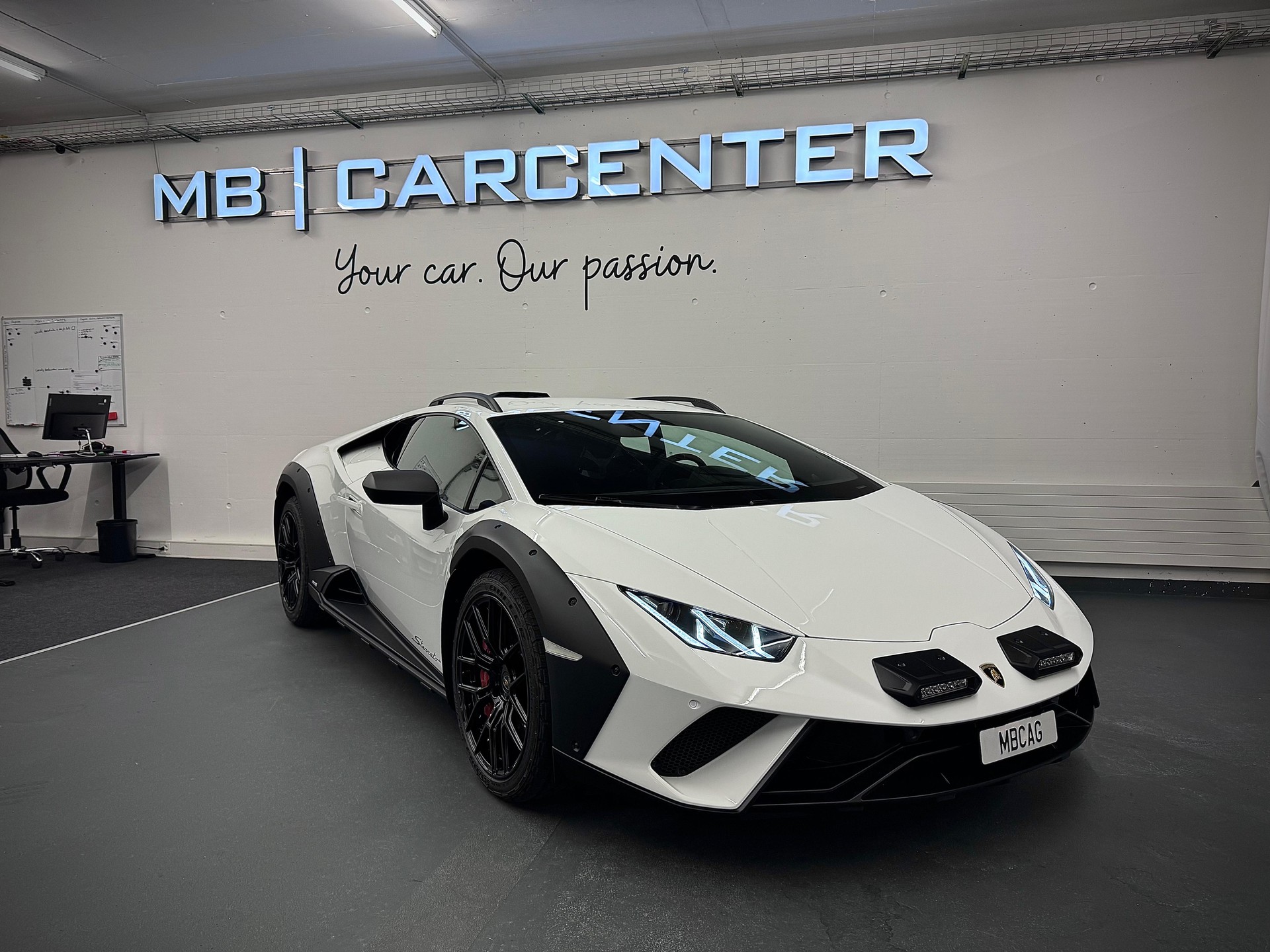 LAMBORGHINI Huracan Sterrato LP610-4 "Bianco Monocerus", 1 / 1499" Original Lamborghini Garantie bis Aug. 2027