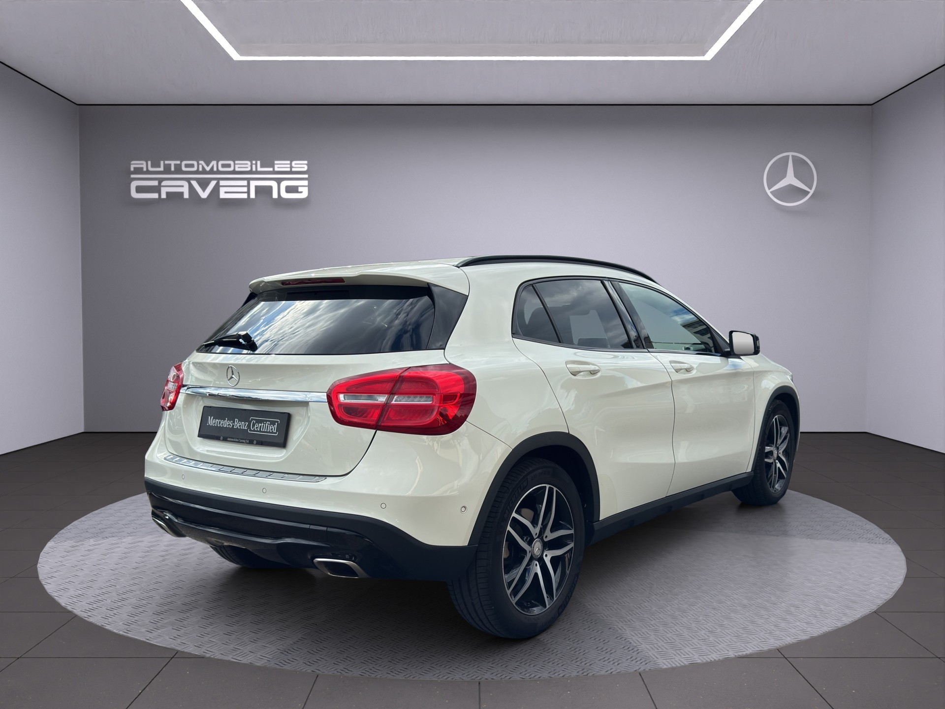 MERCEDES-BENZ GLA 200 Night Star 7G-DCT-image-4