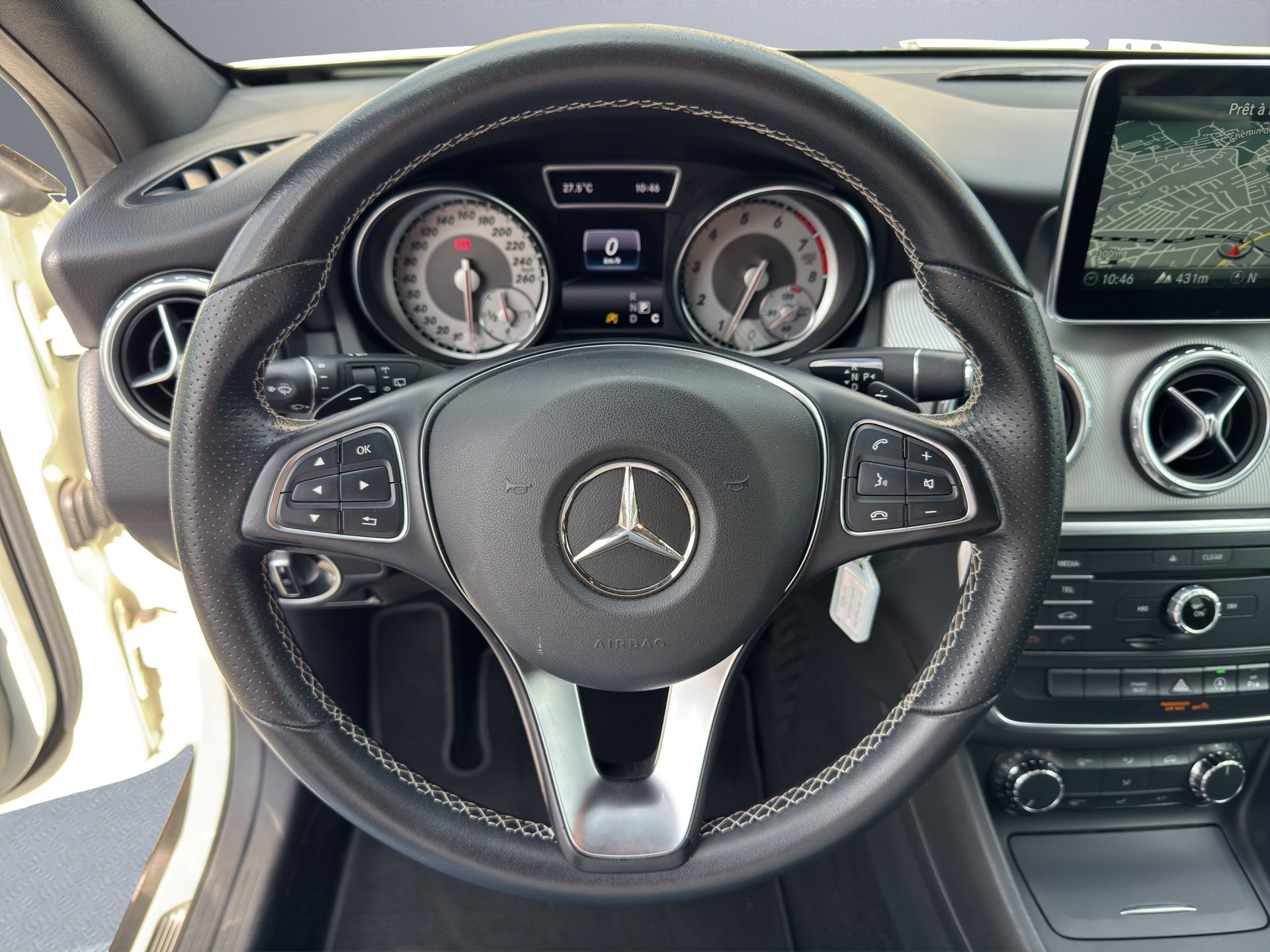 MERCEDES-BENZ GLA 200 Night Star 7G-DCT-image-10