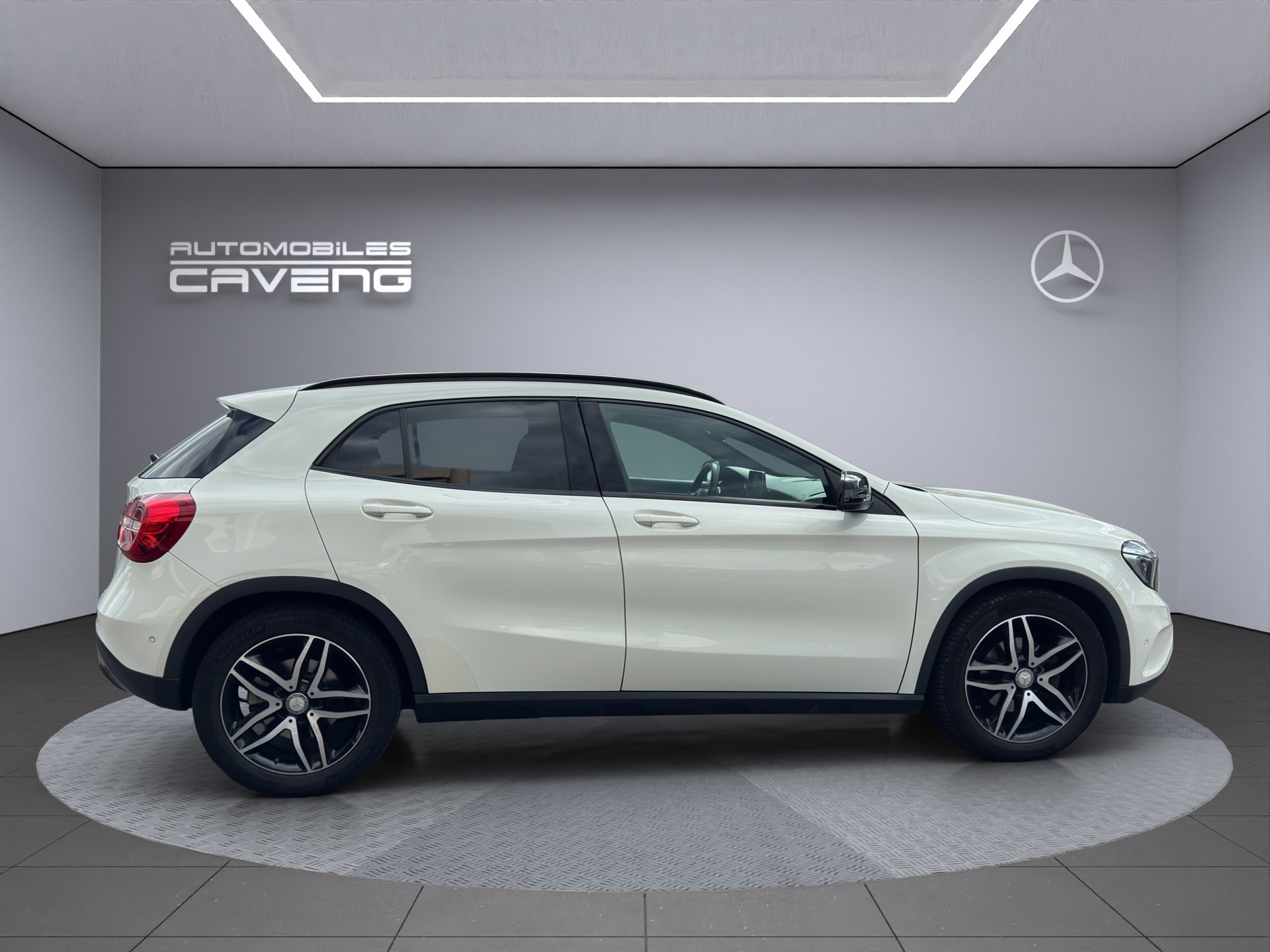 MERCEDES-BENZ GLA 200 Night Star 7G-DCT-image-5