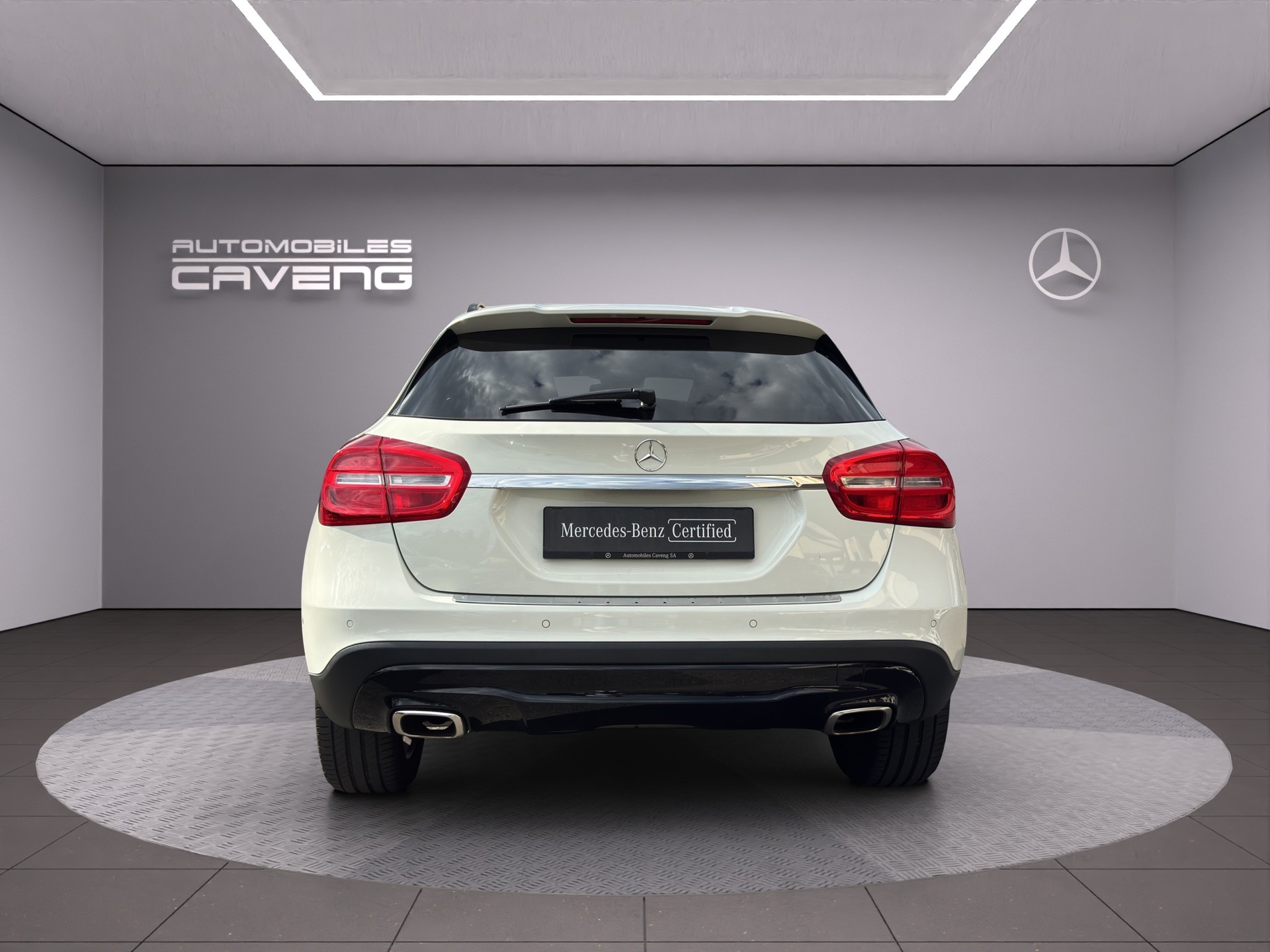 MERCEDES-BENZ GLA 200 Night Star 7G-DCT-showroom-element-3