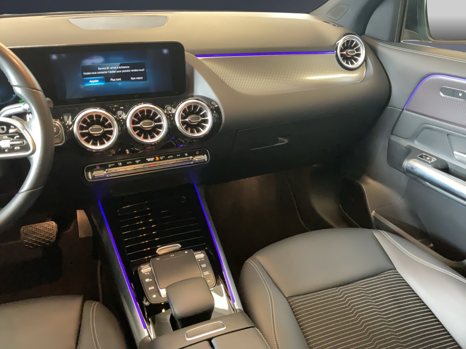 MERCEDES-BENZ EQA 300 4Matic-image-13