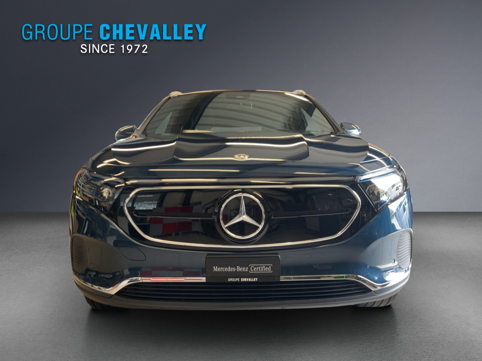 MERCEDES-BENZ EQA 300 4Matic-showroom-element-1