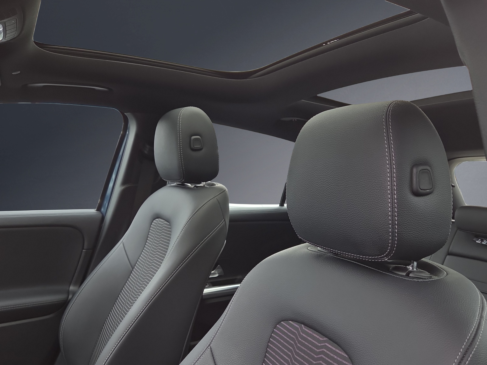 MERCEDES-BENZ EQA 300 4Matic-image-7