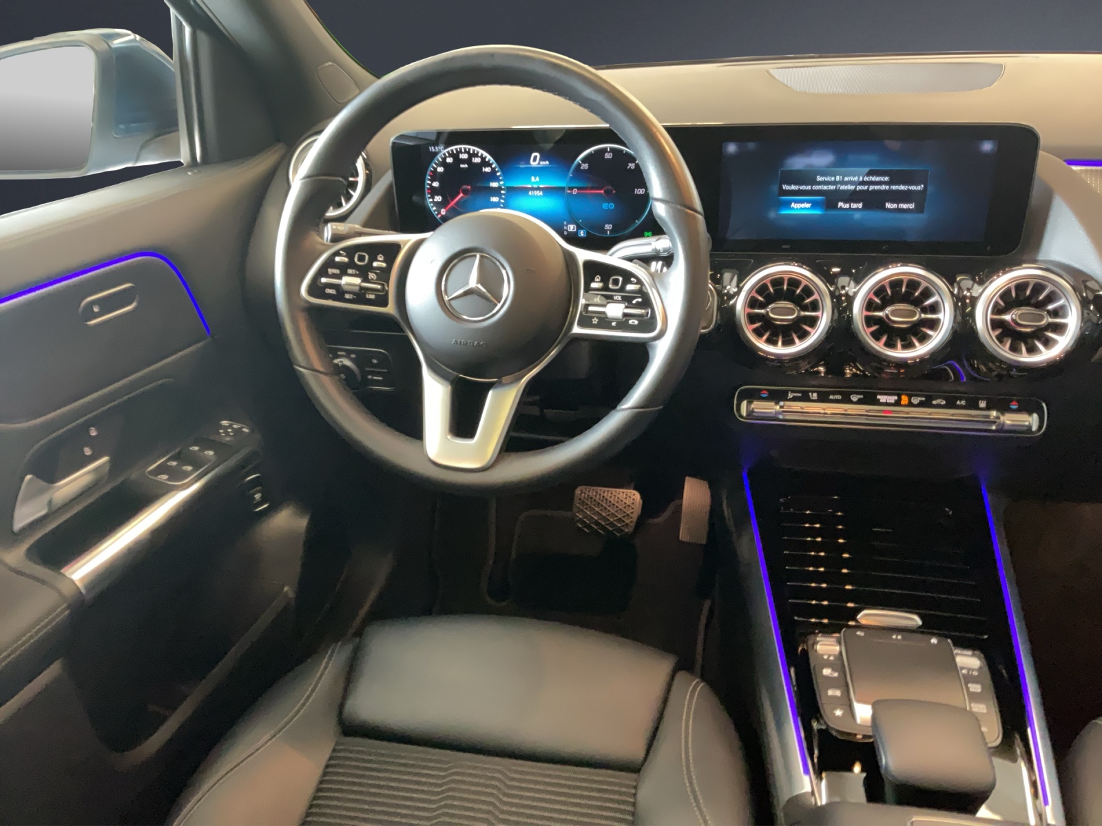 MERCEDES-BENZ EQA 300 4Matic-image-11