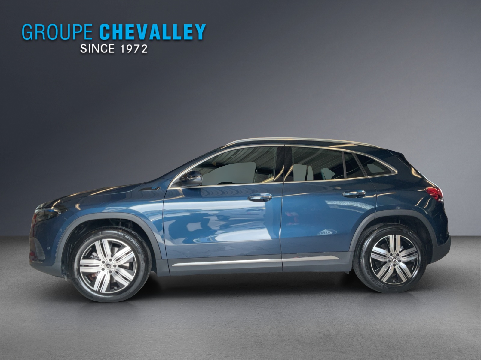 MERCEDES-BENZ EQA 300 4Matic-showroom-element-2