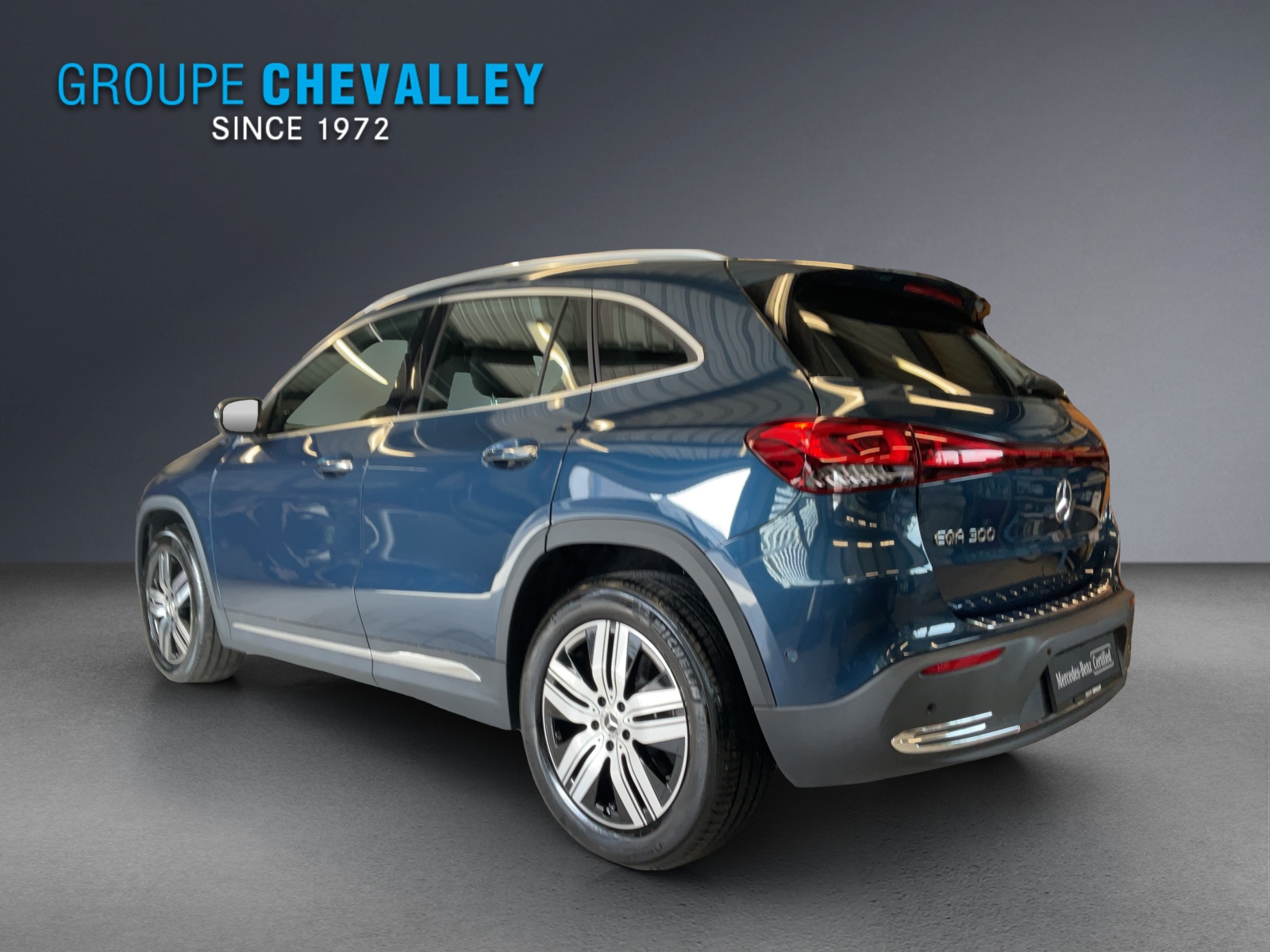 MERCEDES-BENZ EQA 300 4Matic-showroom-element-3