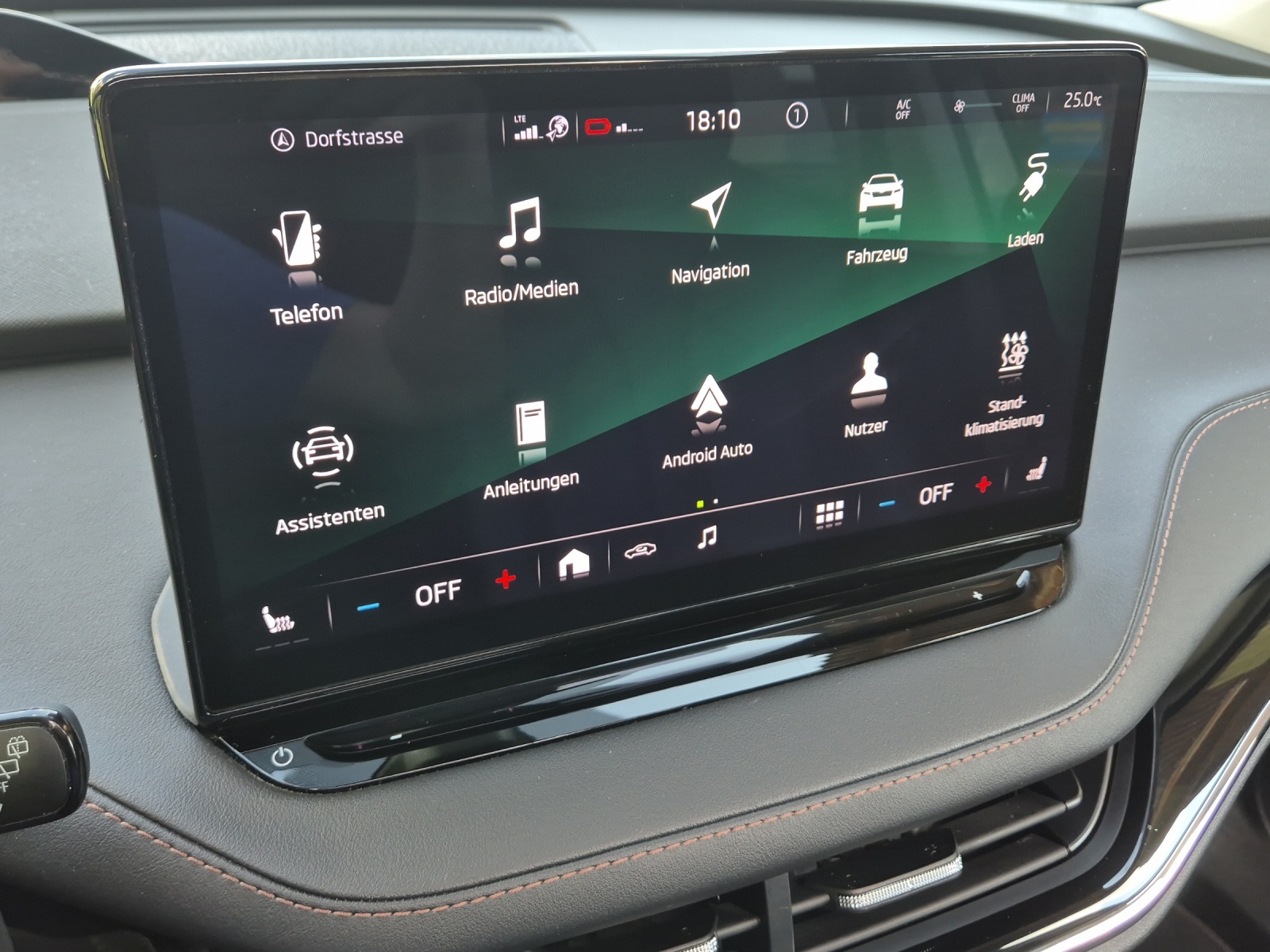 SKODA Enyaq iV 80x-image-11