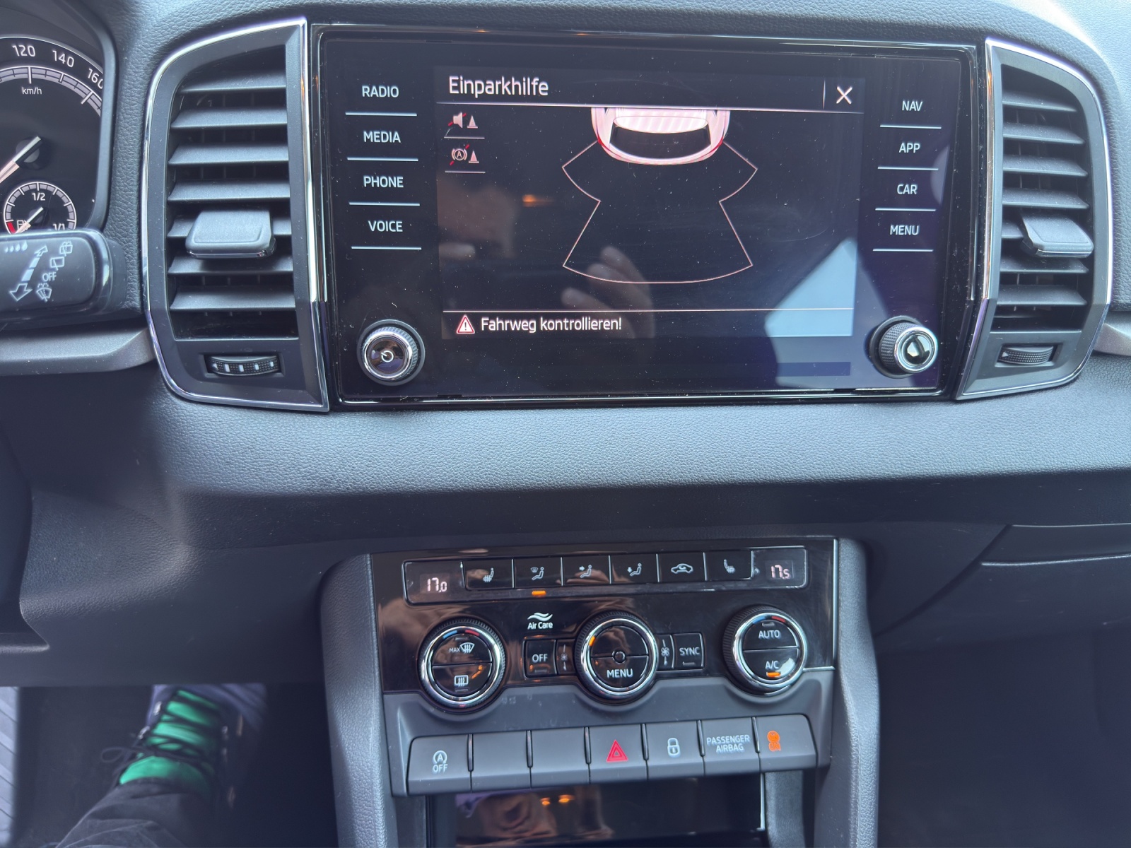 SKODA Karoq 2.0 TDI CR Ambition 4x4 DSG-image-14