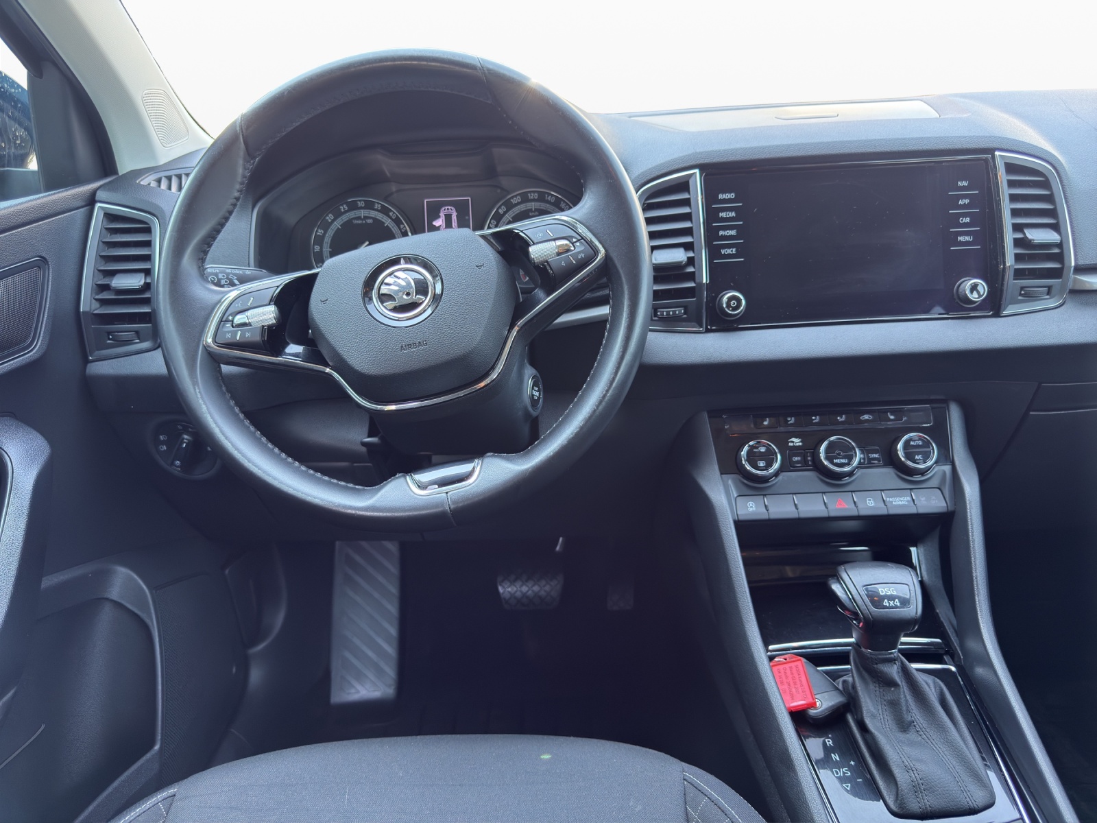 SKODA Karoq 2.0 TDI CR Ambition 4x4 DSG-image-13
