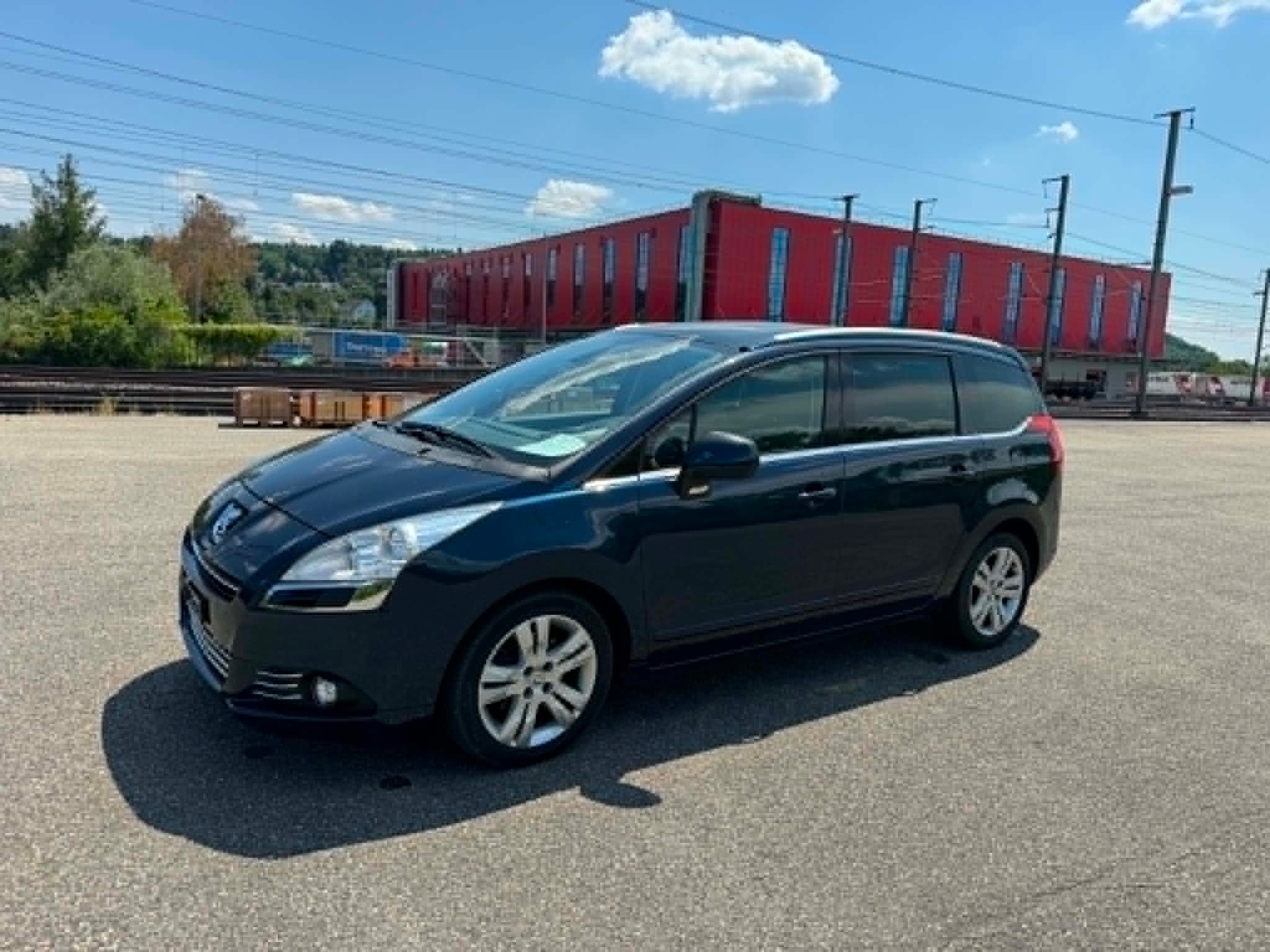 PEUGEOT 5008 2.0 HDI Sport-image-15