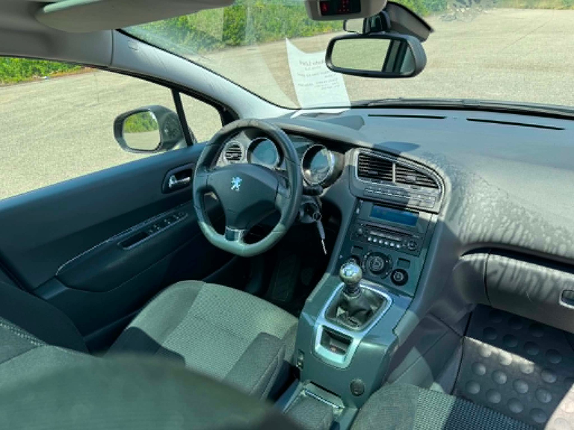 PEUGEOT 5008 2.0 HDI Sport-image-2
