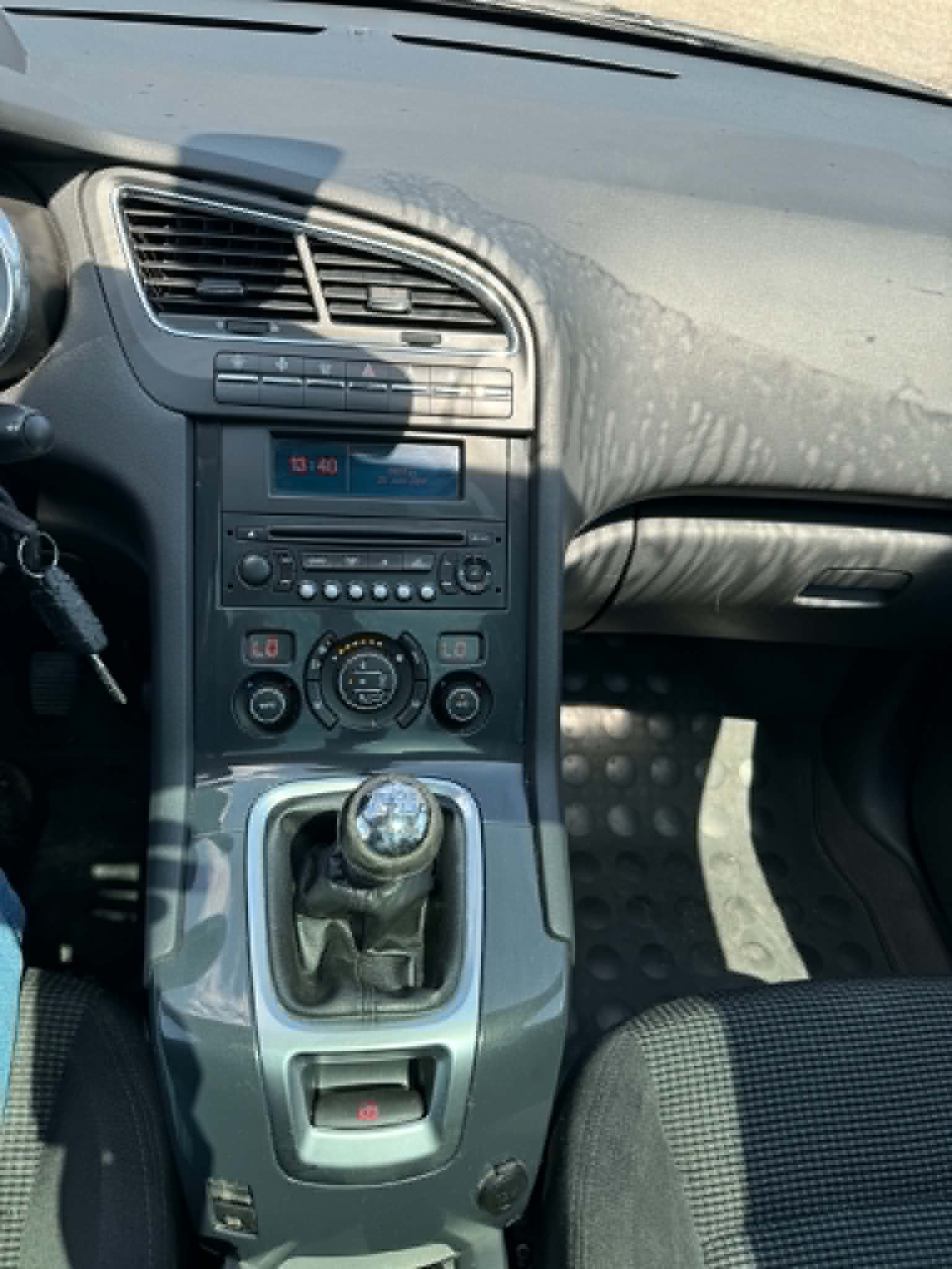 PEUGEOT 5008 2.0 HDI Sport-image-14