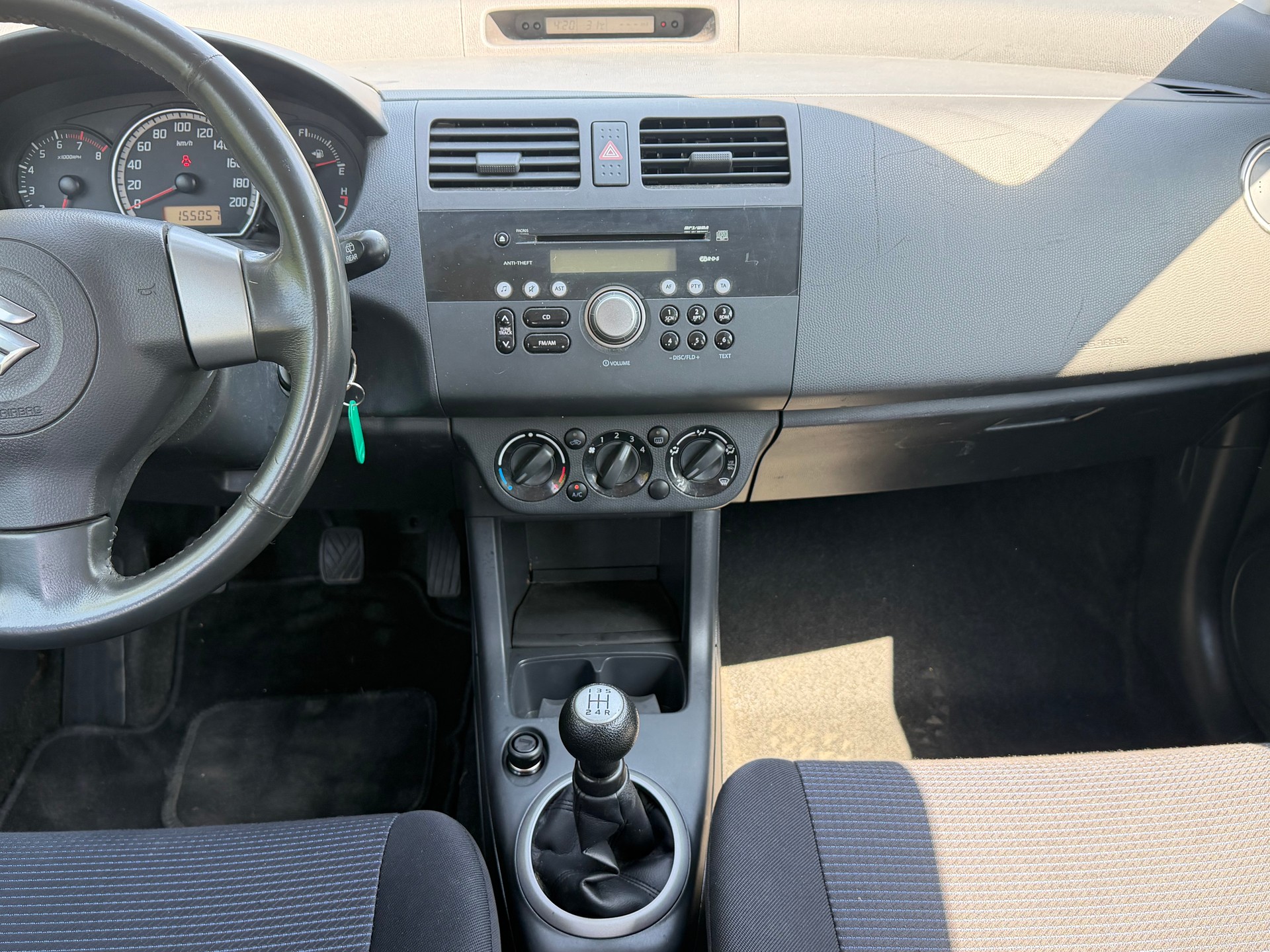 SUZUKI Swift 1.3i 16V GL Top 4x4-image-12