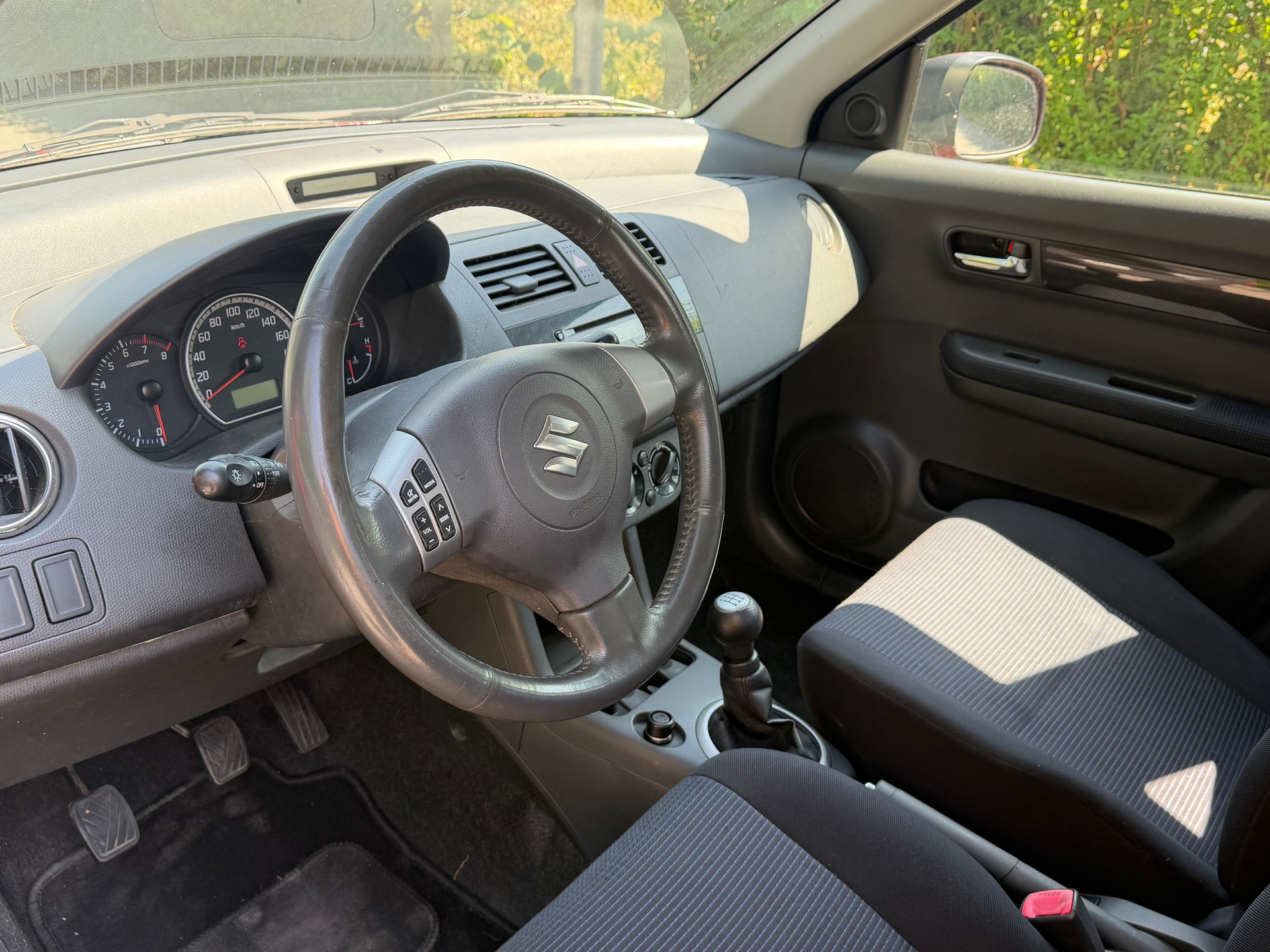 SUZUKI Swift 1.3i 16V GL Top 4x4-image-10