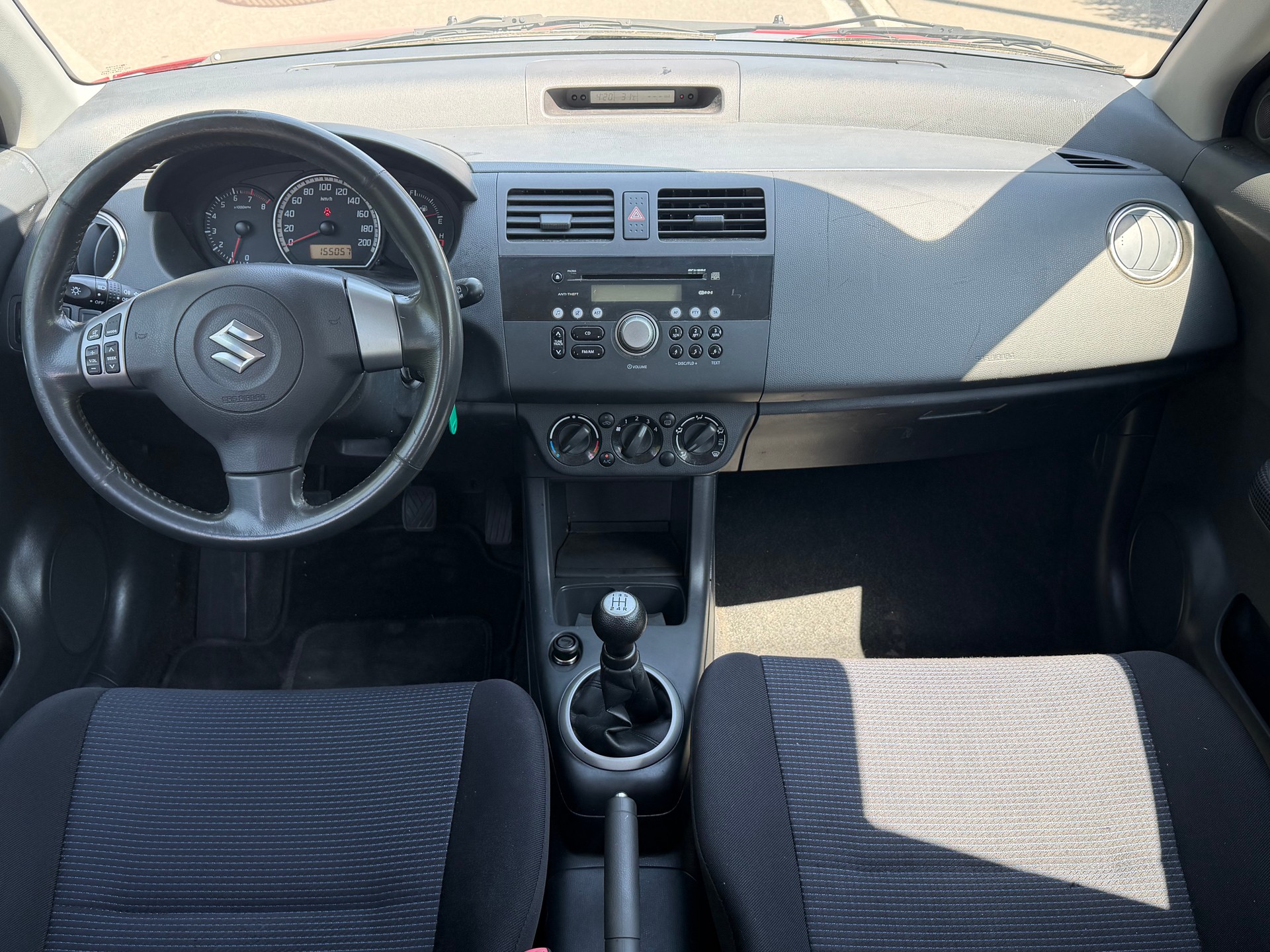 SUZUKI Swift 1.3i 16V GL Top 4x4-image-11