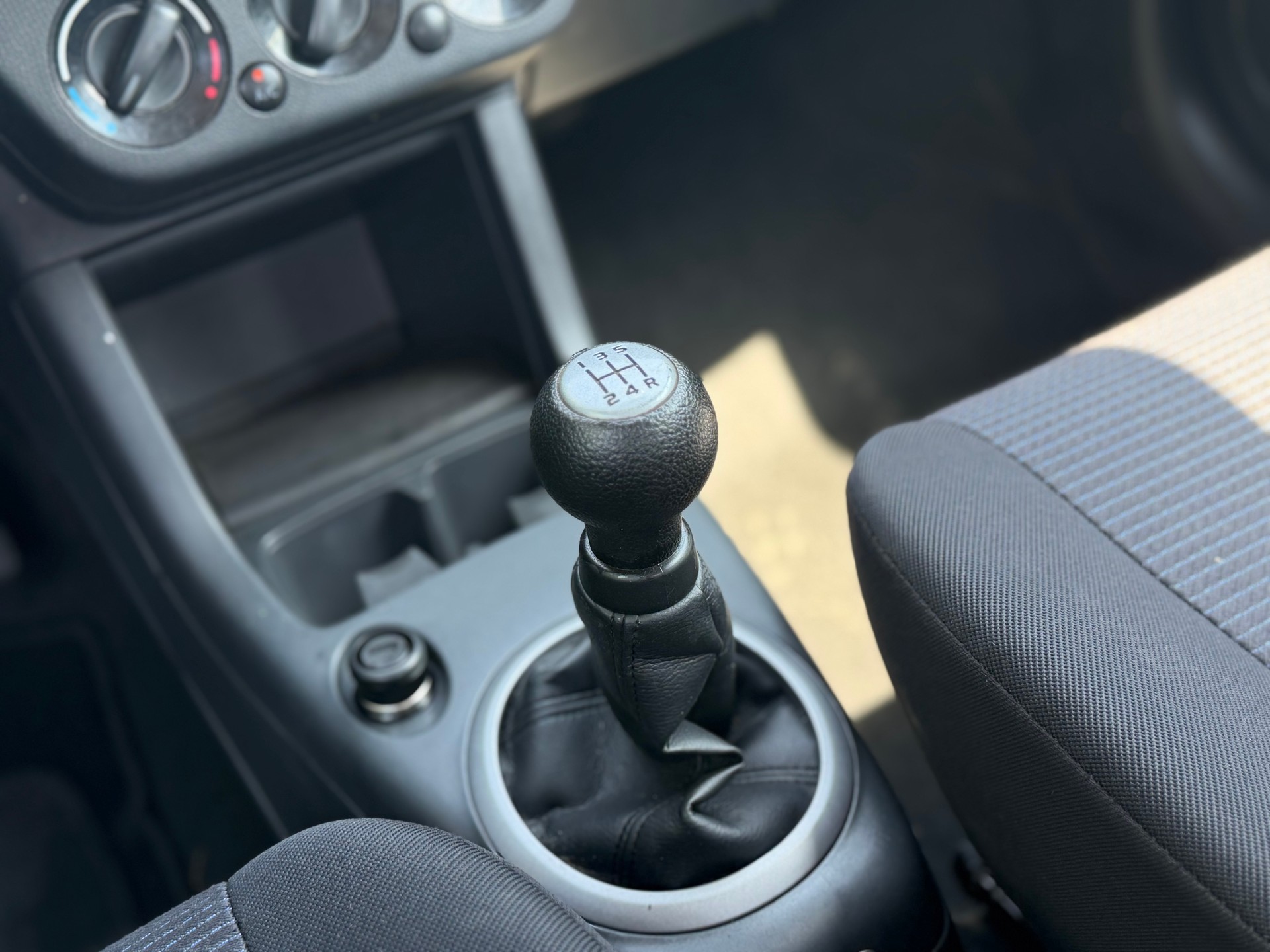 SUZUKI Swift 1.3i 16V GL Top 4x4-image-14