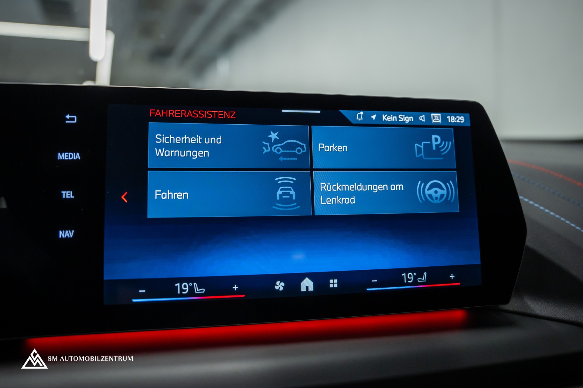 BMW 120d M Sport / Head-Up / el. Sitze mit Memory / 360° / Iconic Glow-image-22