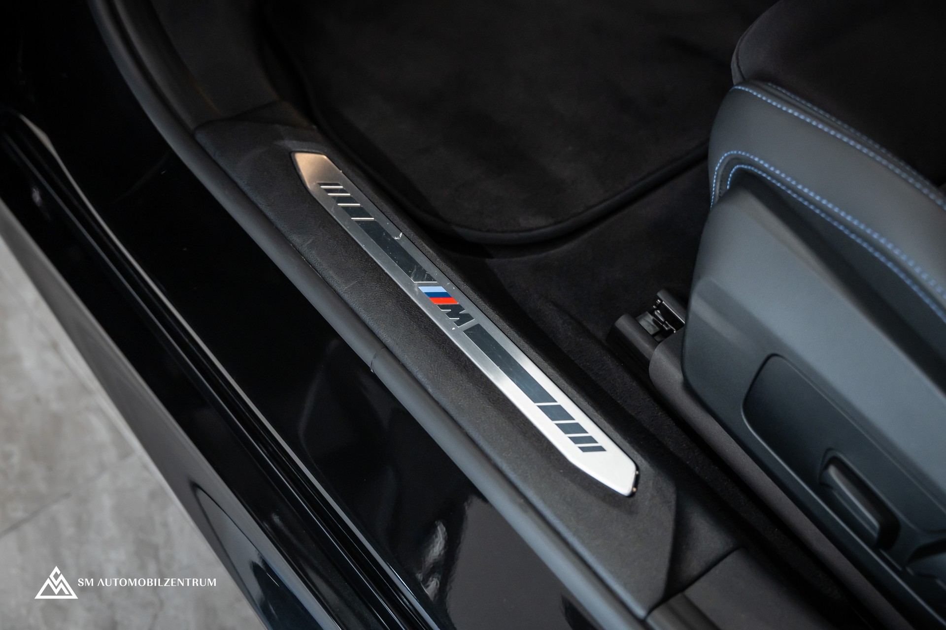 BMW 120d M Sport / Head-Up / el. Sitze mit Memory / 360° / Iconic Glow-image-25