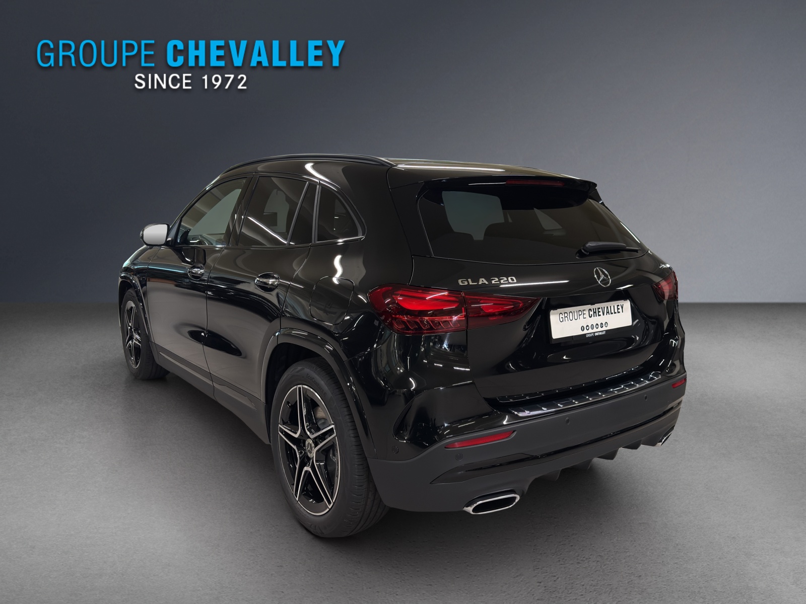 MERCEDES-BENZ GLA 220 4M-showroom-element-2