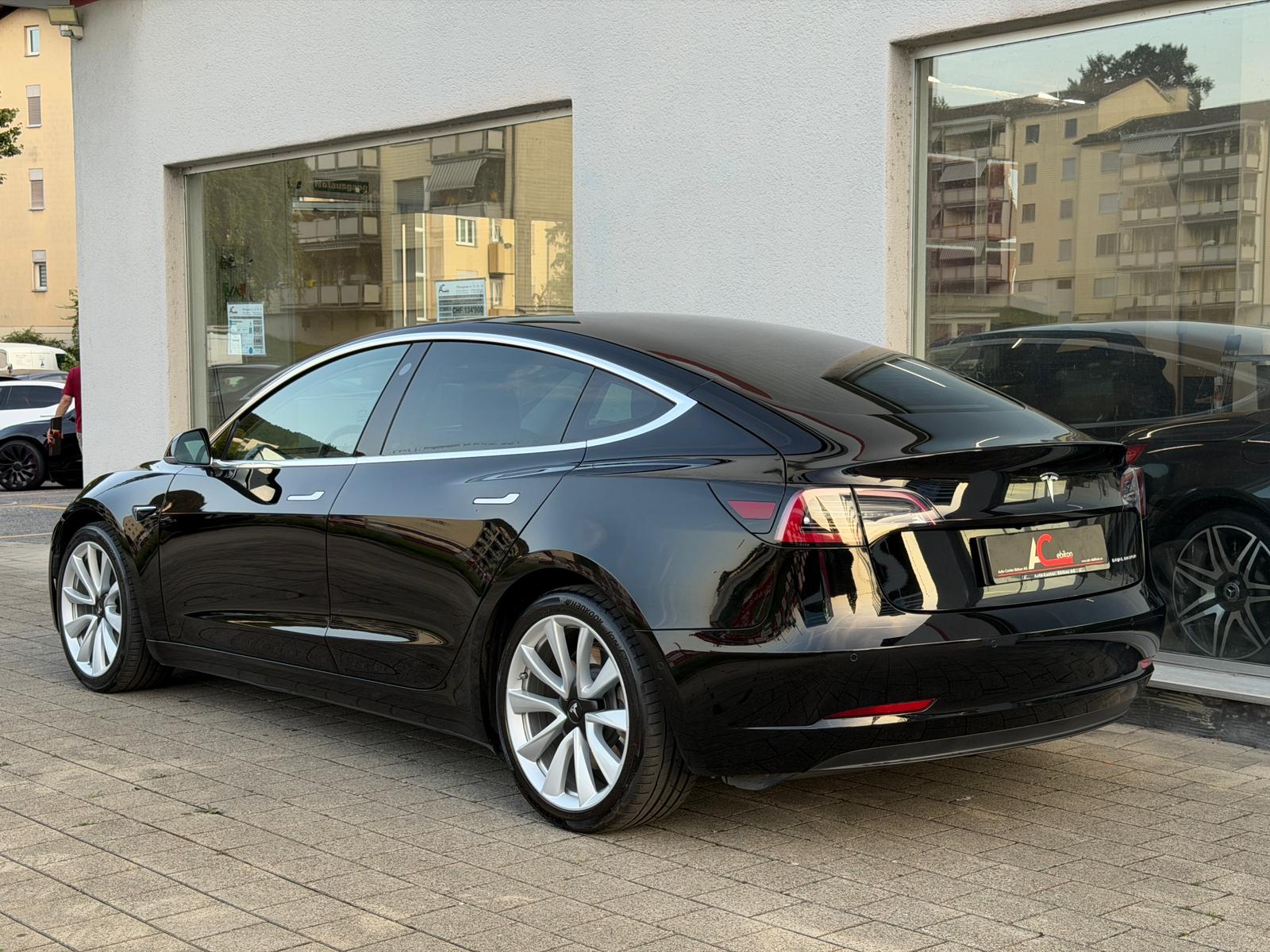 TESLA Model 3 Long Range Dual Motor AWD-showroom-element-1