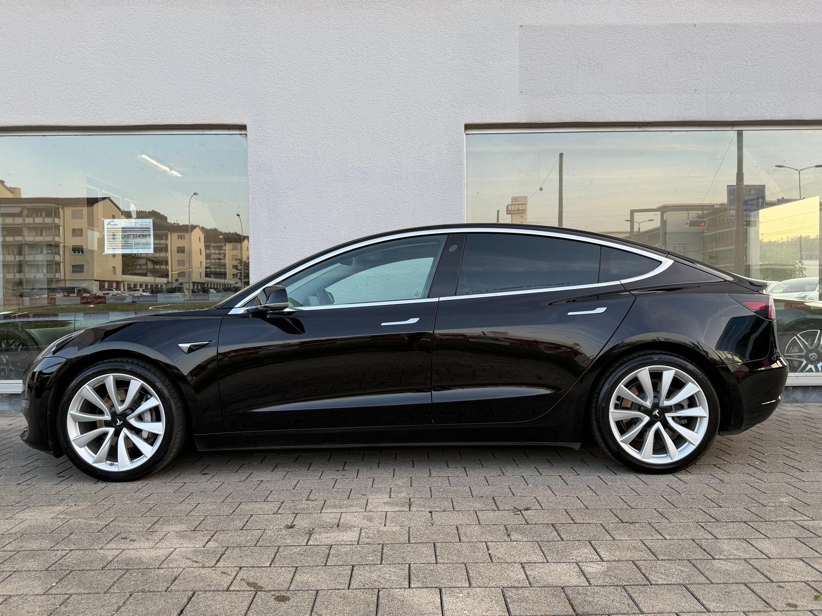 TESLA Model 3 Long Range Dual Motor AWD-showroom-element-2