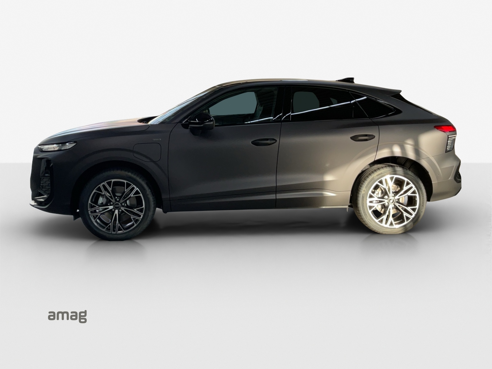 AUDI Q3 Sportback e-hybrid 200 kW S tronig-showroom-element-1
