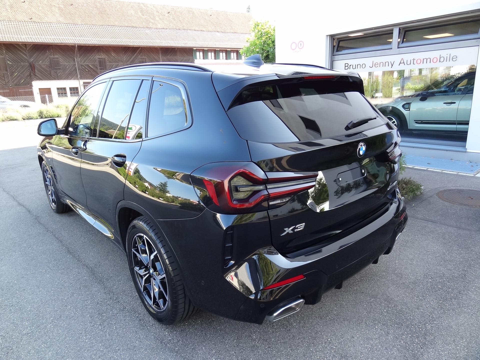 BMW X3 xDrive 30i M Sport-showroom-element-3