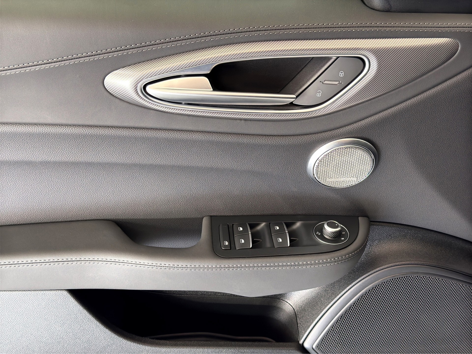 ALFA ROMEO Giulia 2.0 Veloce Q4 AT8 "Pack Premium-Harman Kardon"-image-9