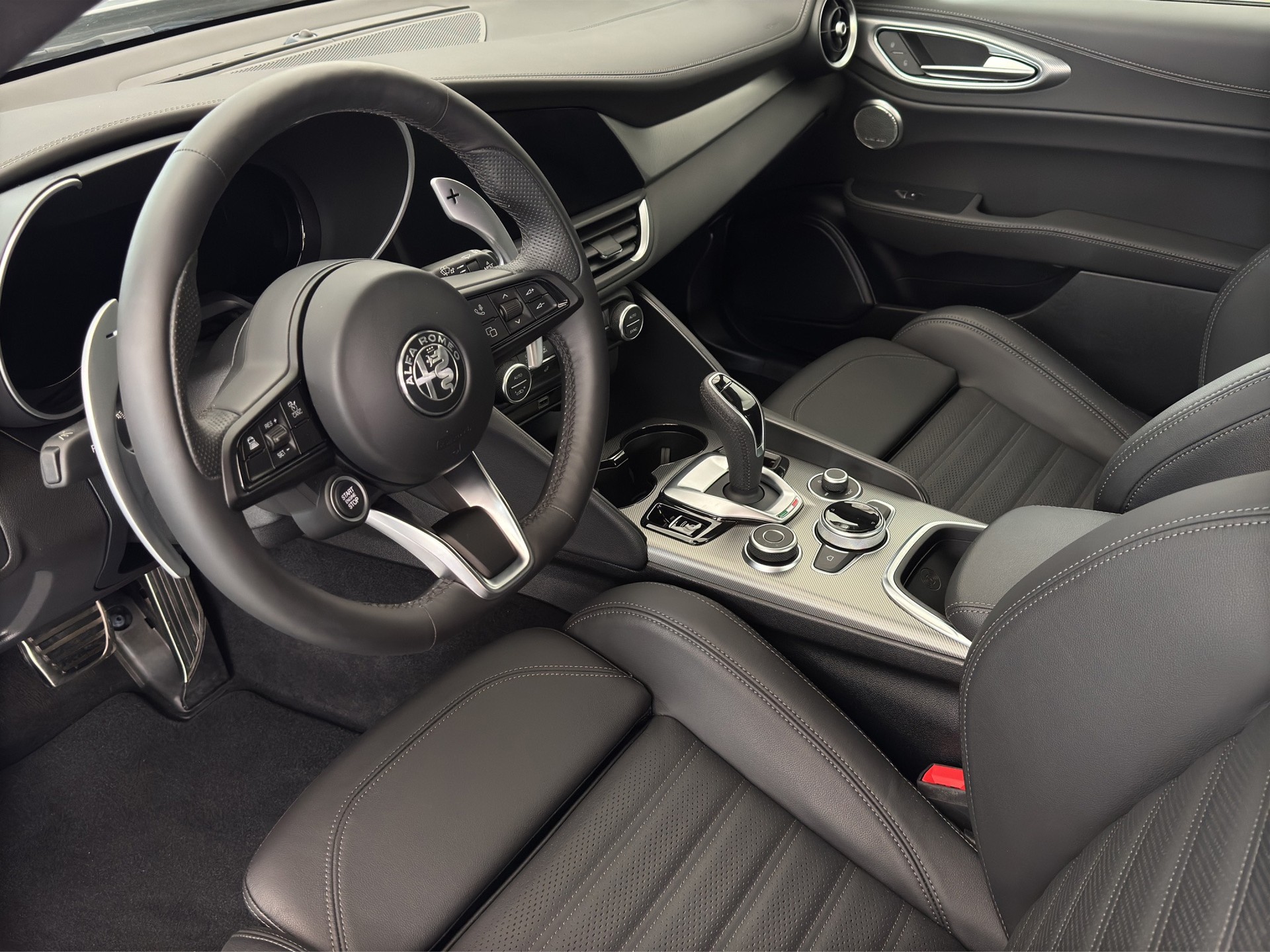 ALFA ROMEO Giulia 2.0 Veloce Q4 AT8 "Pack Premium-Harman Kardon"-image-13