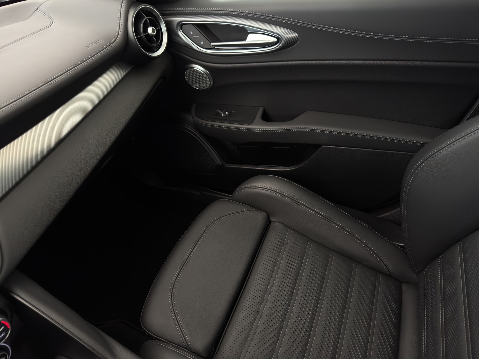 ALFA ROMEO Giulia 2.0 Veloce Q4 AT8 "Pack Premium-Harman Kardon"-image-17