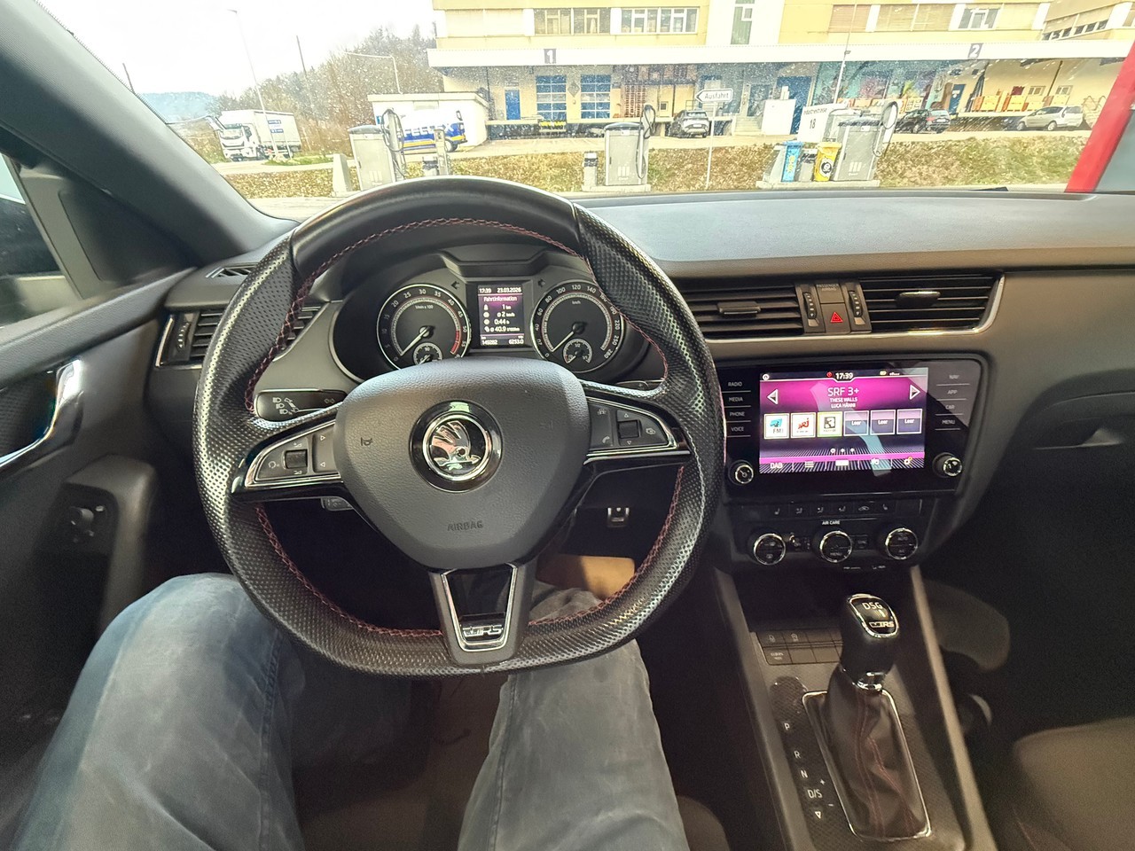 SKODA Octavia Combi 2.0 TDI RS 4x4 DSG-image-11