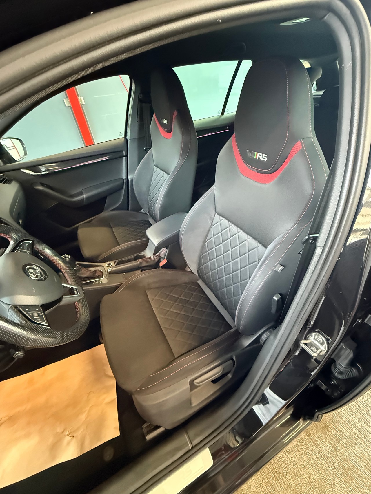 SKODA Octavia Combi 2.0 TDI RS 4x4 DSG-image-8