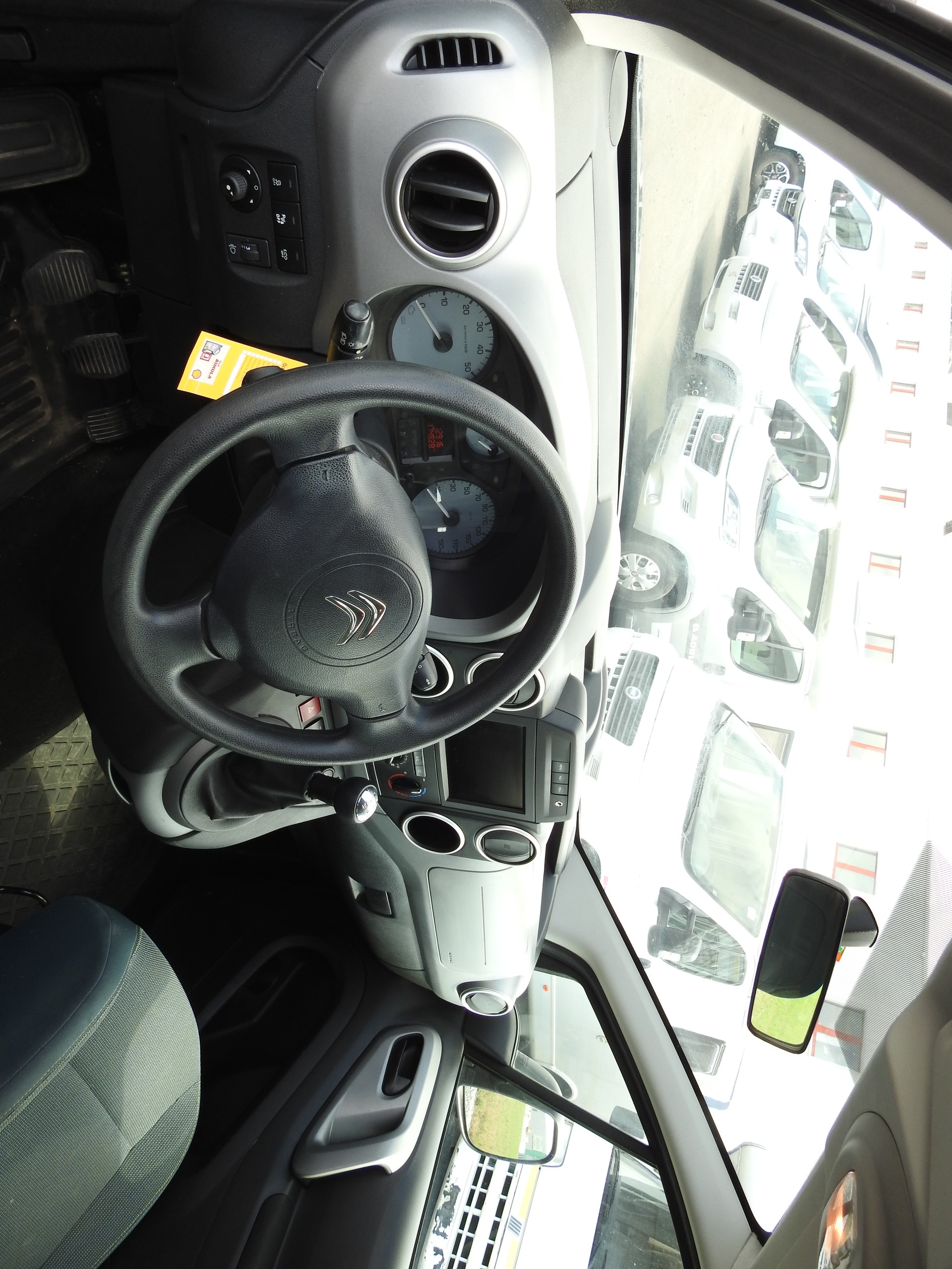 CITROEN Berlingo 1.2i Shine-image-12