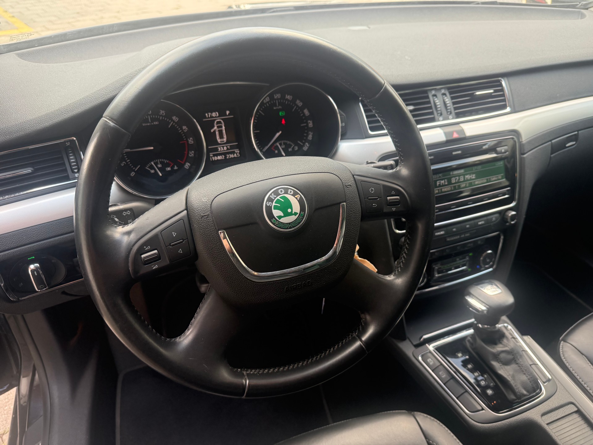 SKODA Superb Combi 2.0 TDi Elegance 4x4 DSG-image-14