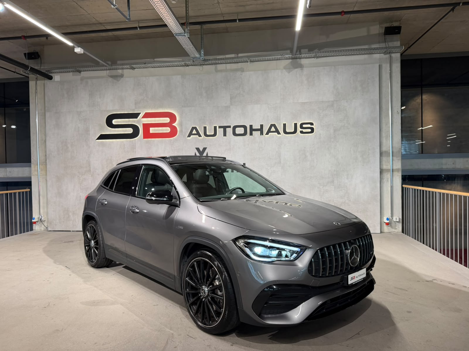 MERCEDES-BENZ GLA 35 AMG 4Matic 8G-Speedshift DCT (CH)-showroom-element-2