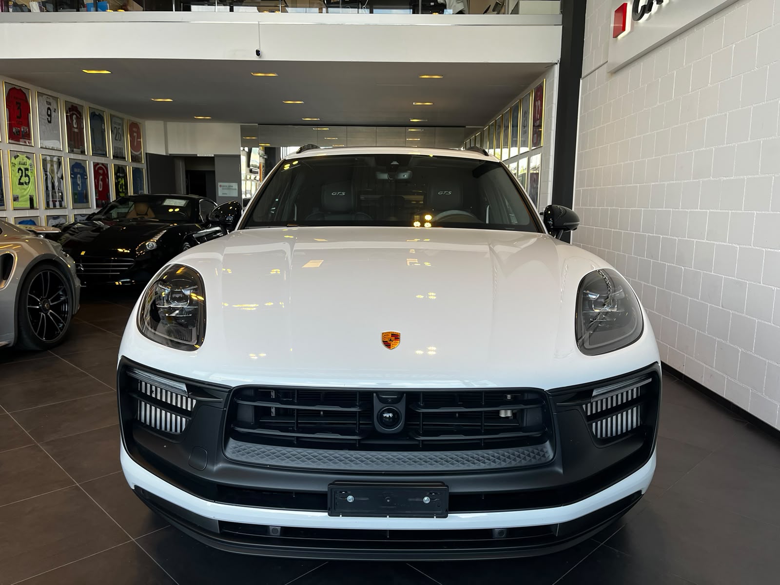 PORSCHE Macan GTS PDK-showroom-element-2
