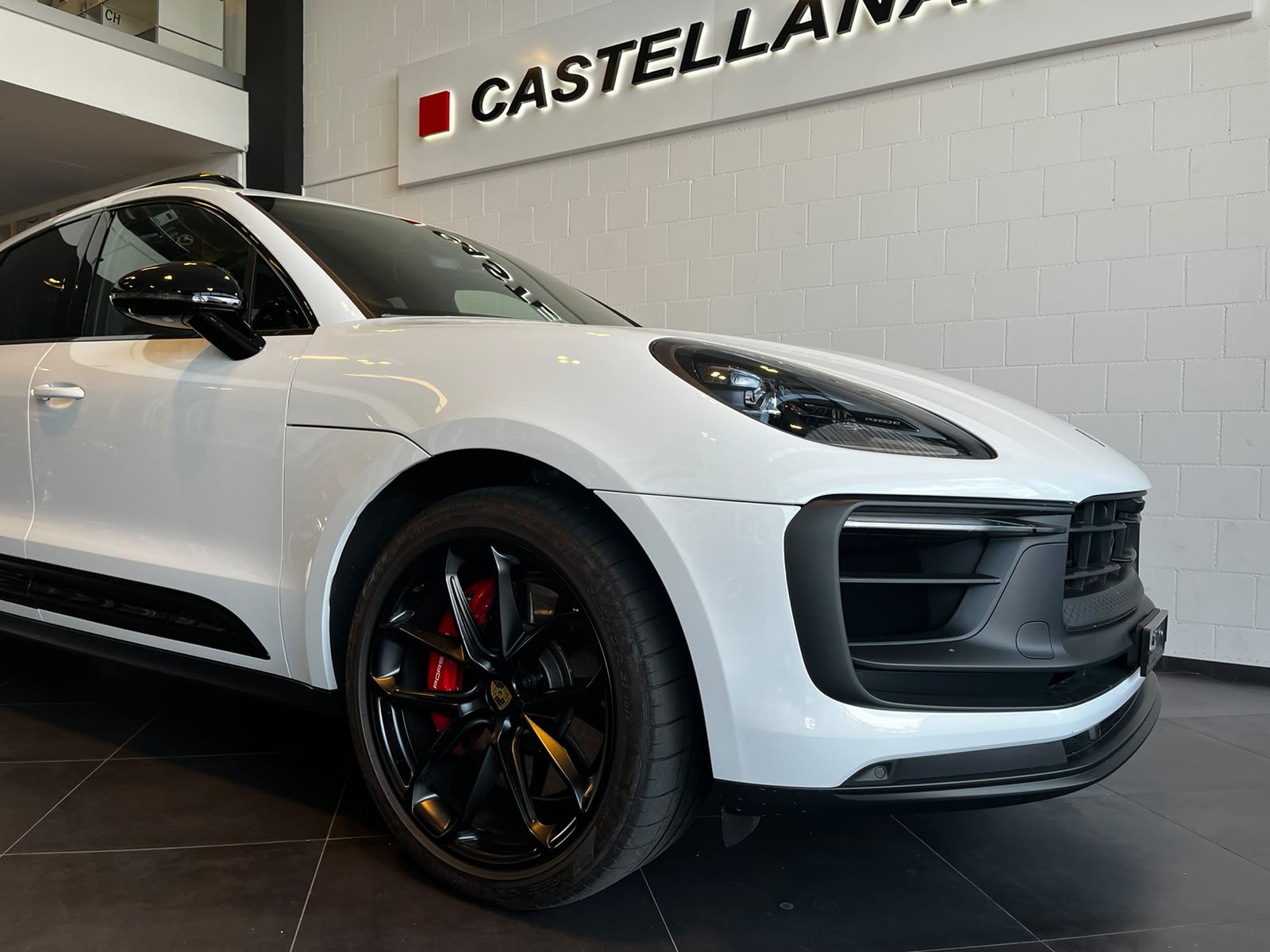 PORSCHE Macan GTS PDK-showroom-element-1