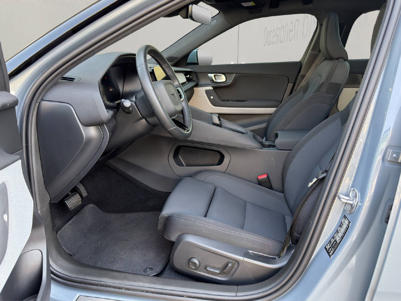 POLESTAR 2 Long Range Dual Motor-showroom-element-3