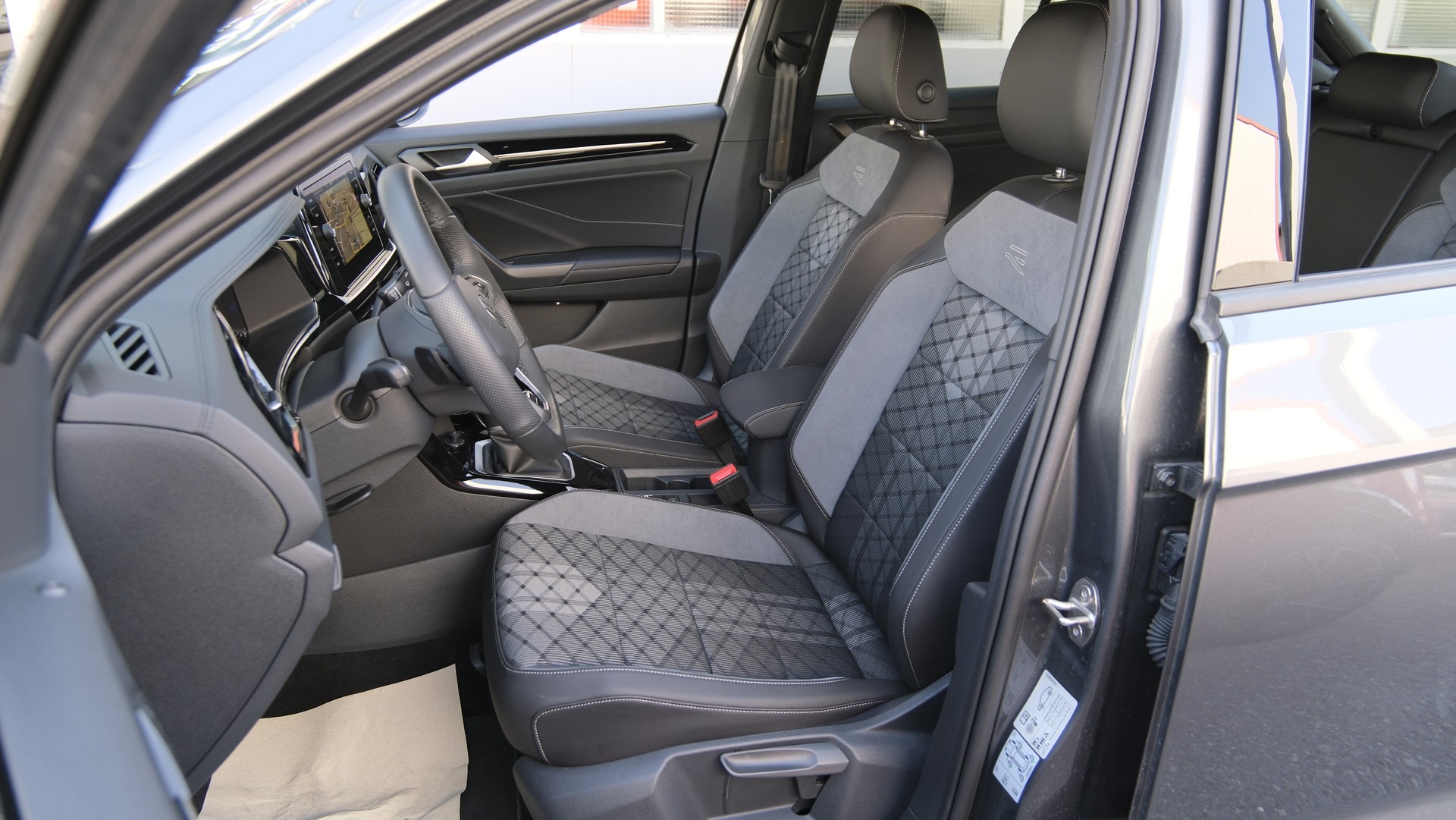 VW T-Roc 1.5 TSI EVO R-Line DSG " Black Style "-showroom-element-3