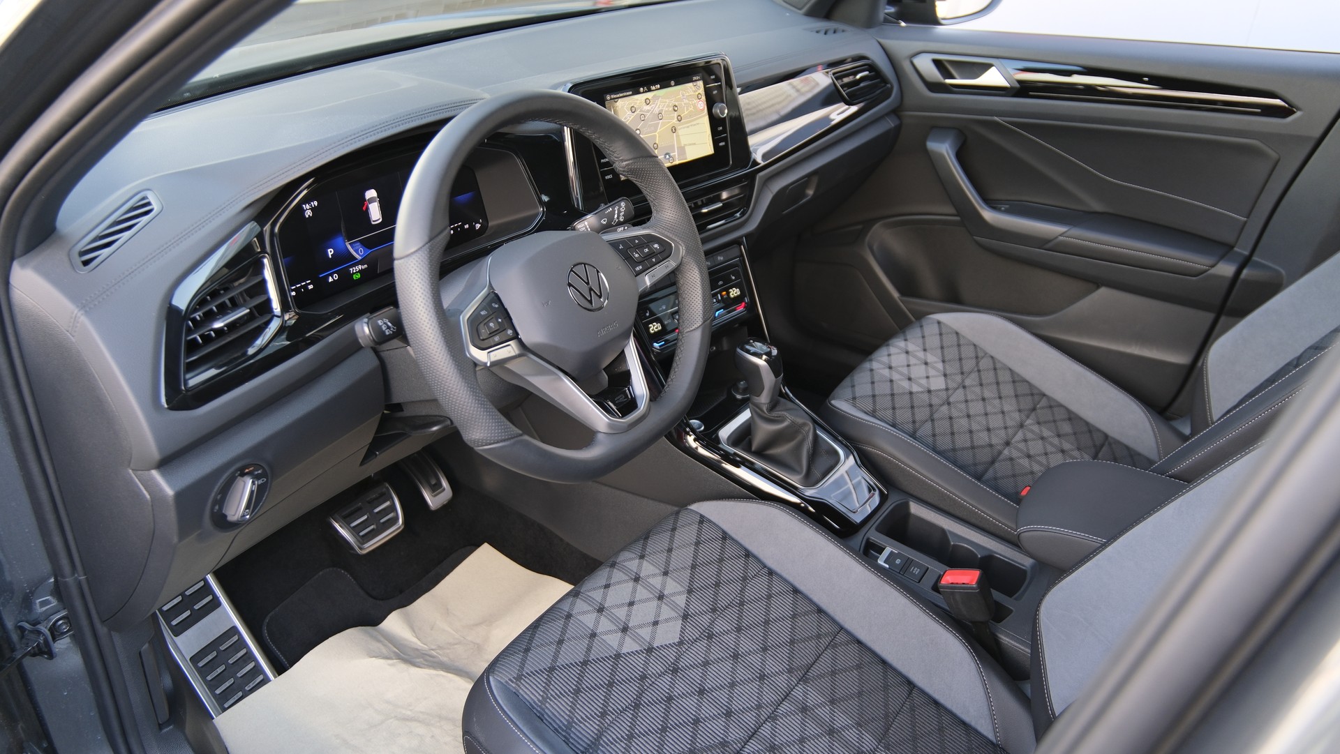 VW T-Roc 1.5 TSI EVO R-Line DSG " Black Style "-showroom-element-2