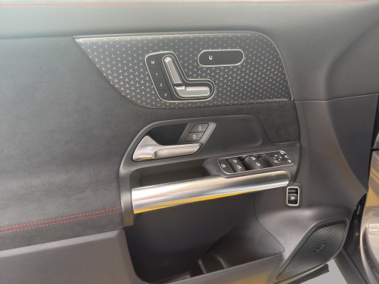 MERCEDES-BENZ GLA 250 4Matic Swiss Star-image-9
