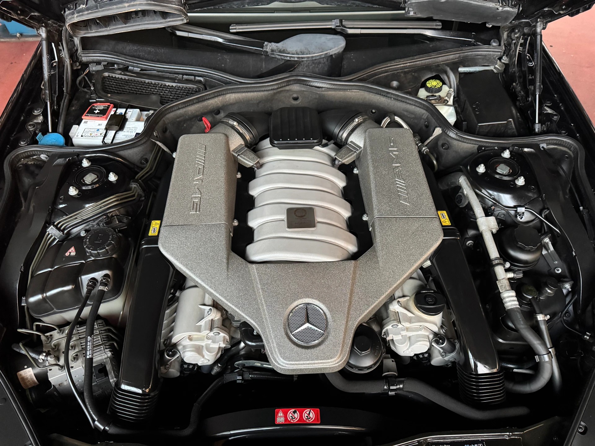 MERCEDES-BENZ SL 63 AMG Speedshift MCT-showroom-element-1