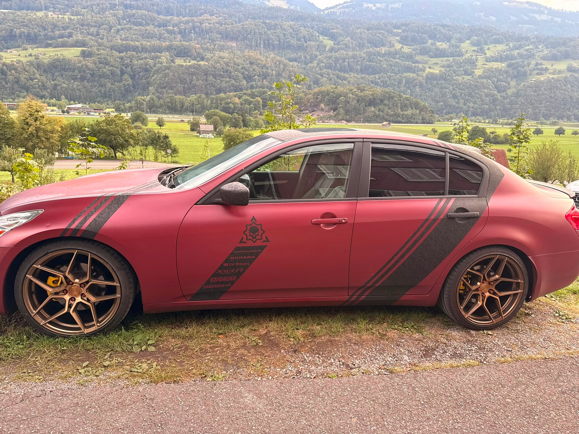 INFINITI G37 X AWD , 8fach Bereift