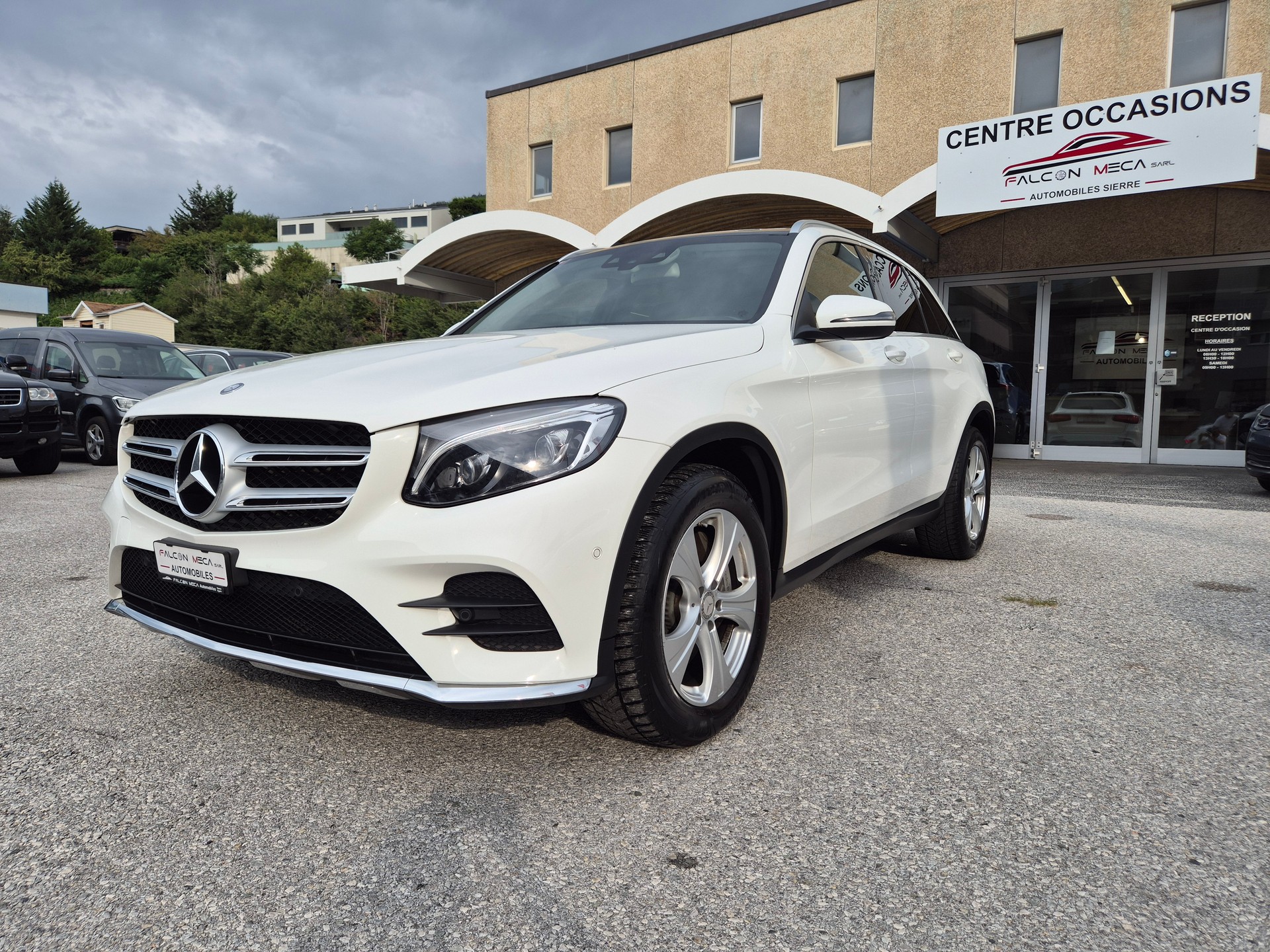 MERCEDES-BENZ GLC 250 d AMG Line 4Matic 9G-Tronic-showroom-element-2