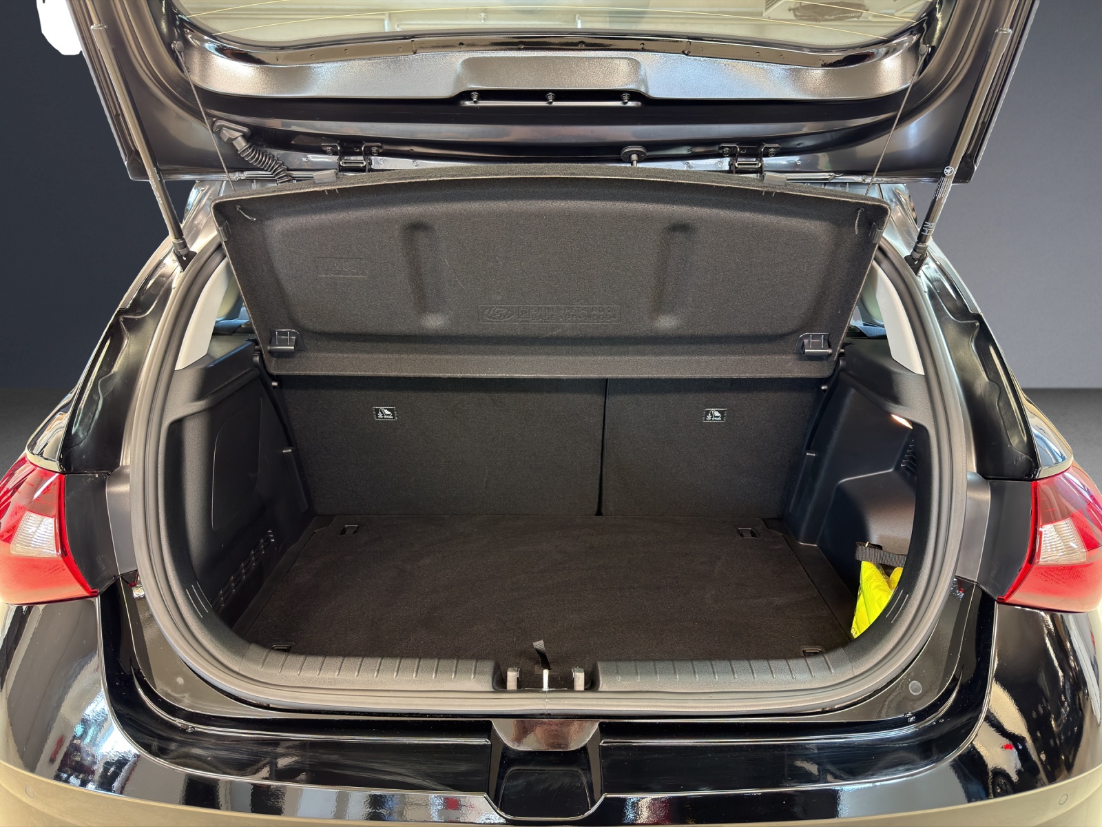 HYUNDAI i20 1.0 MH Amplia DCT-image-16