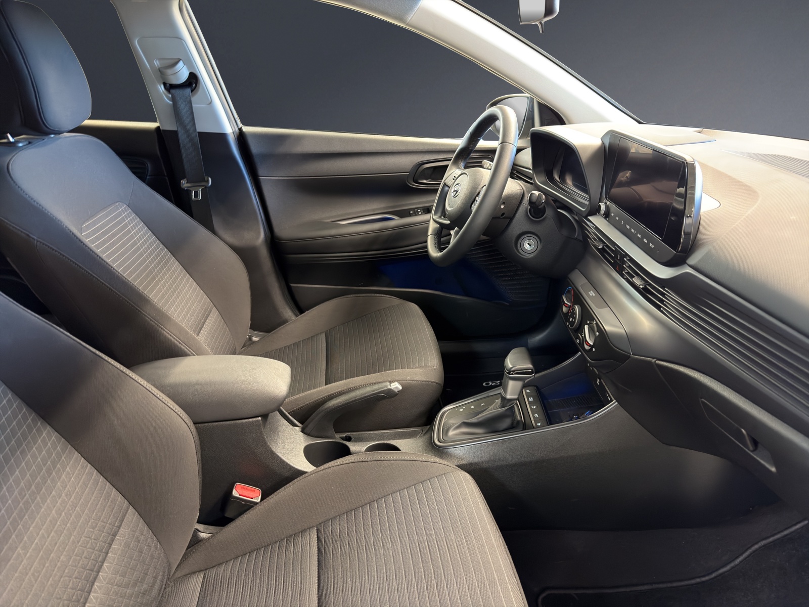 HYUNDAI i20 1.0 MH Amplia DCT-image-9