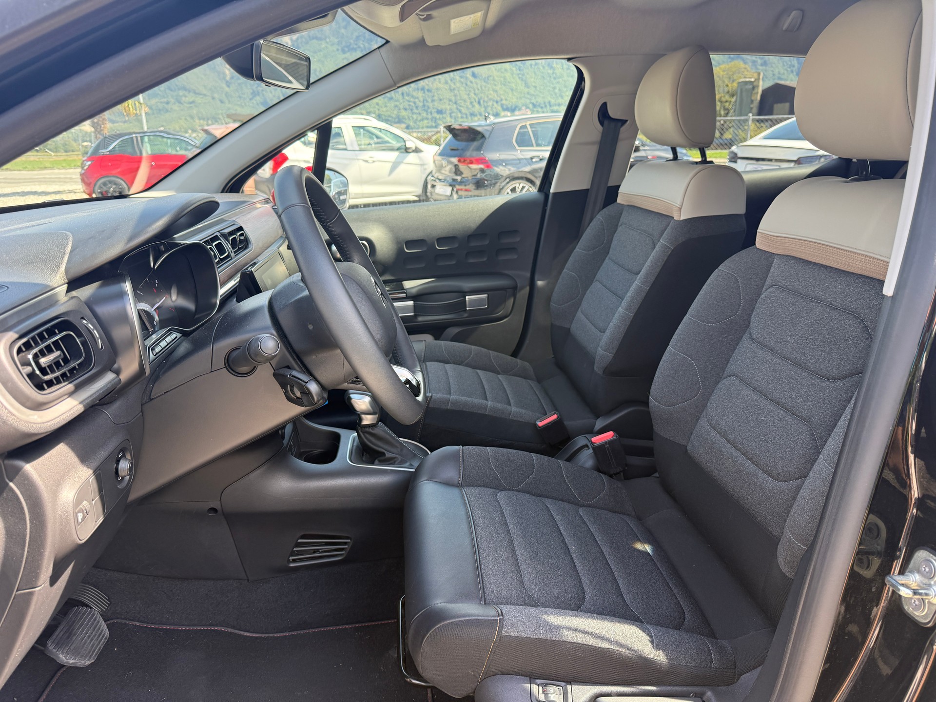 CITROEN C3 1.2i PureTech Swiss Edition Automat-image-12